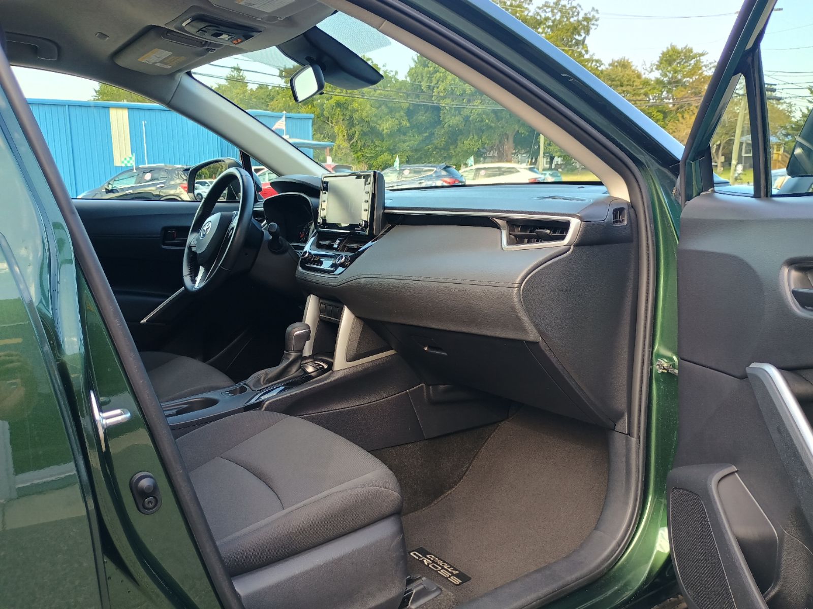 2022 Toyota Corolla Cross LE photo 6