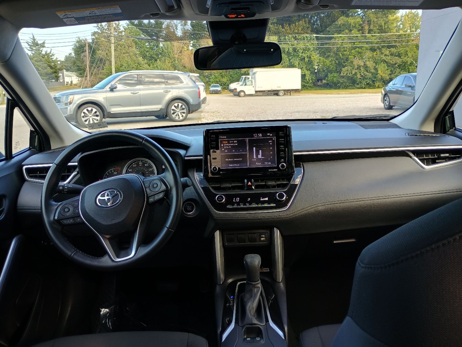2022 Toyota Corolla Cross LE photo 9