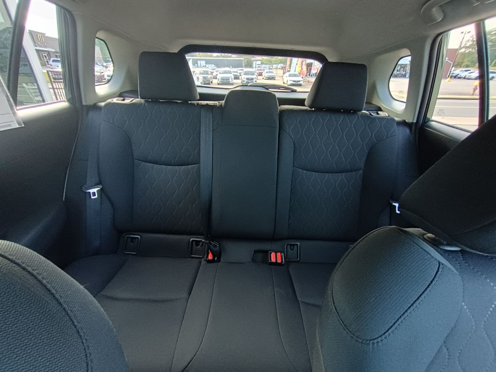 2022 Toyota Corolla Cross LE photo 16