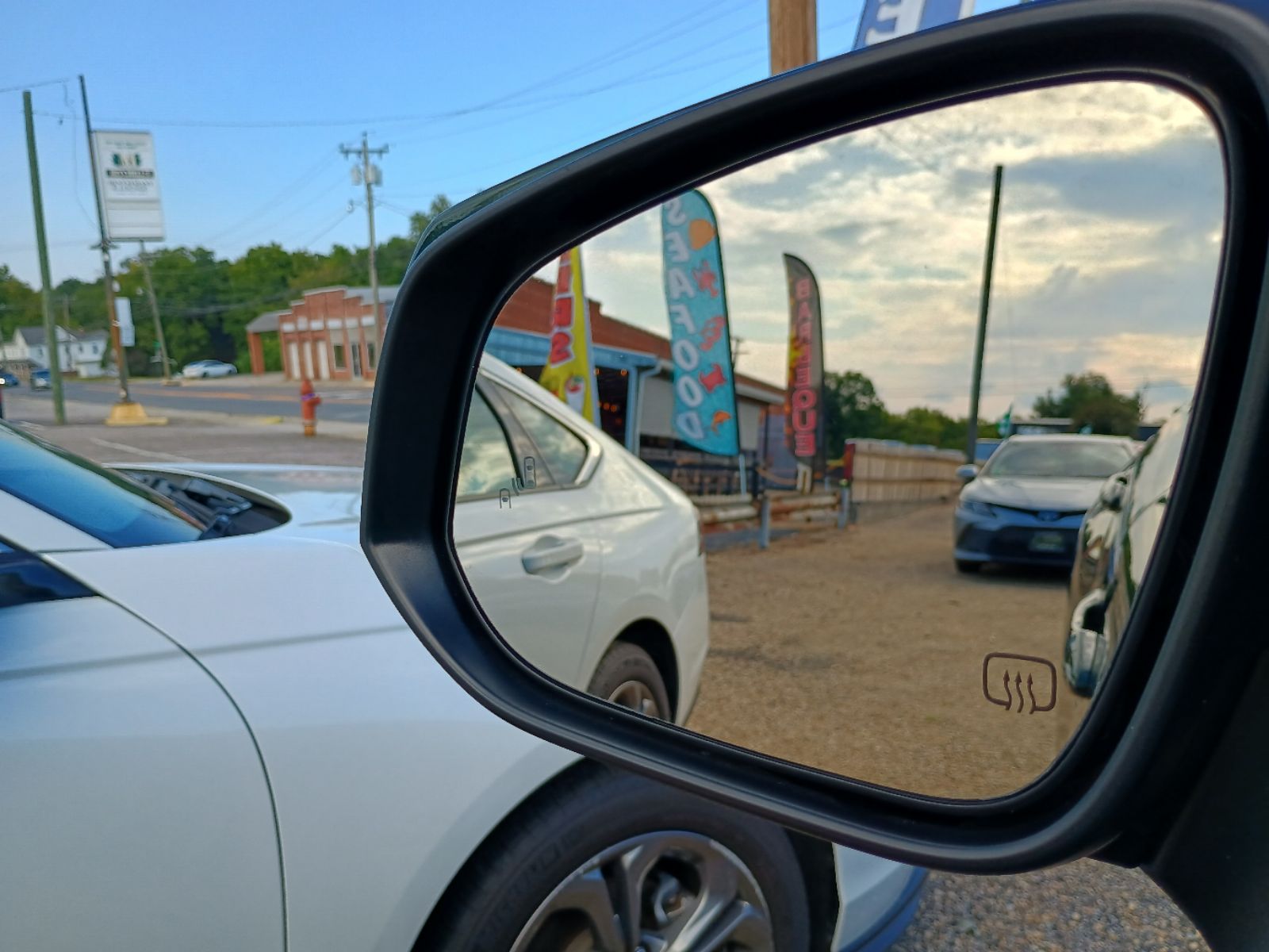2022 Toyota Corolla Cross LE photo 23
