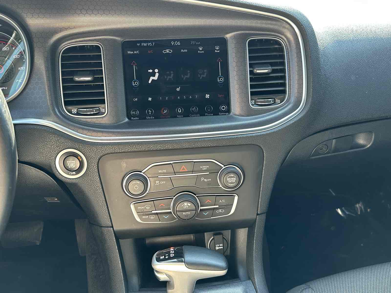 2018 Dodge Charger SXT Plus photo 9
