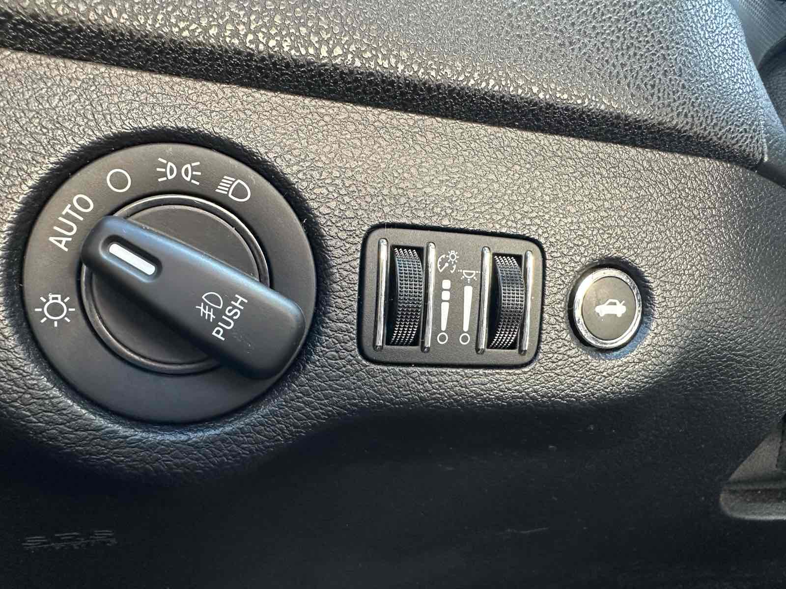 2018 Dodge Charger SXT Plus photo 18
