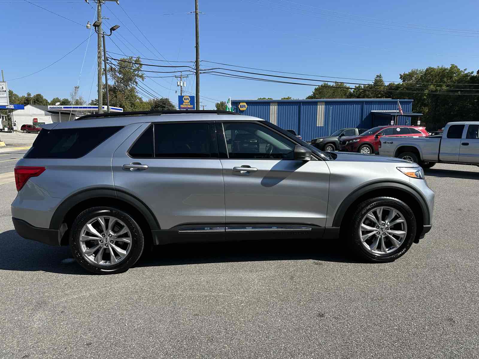 2023 Ford Explorer XLT photo 2