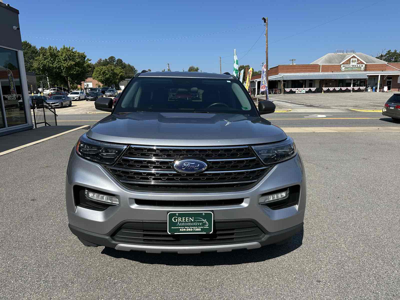 2023 Ford Explorer XLT photo 3