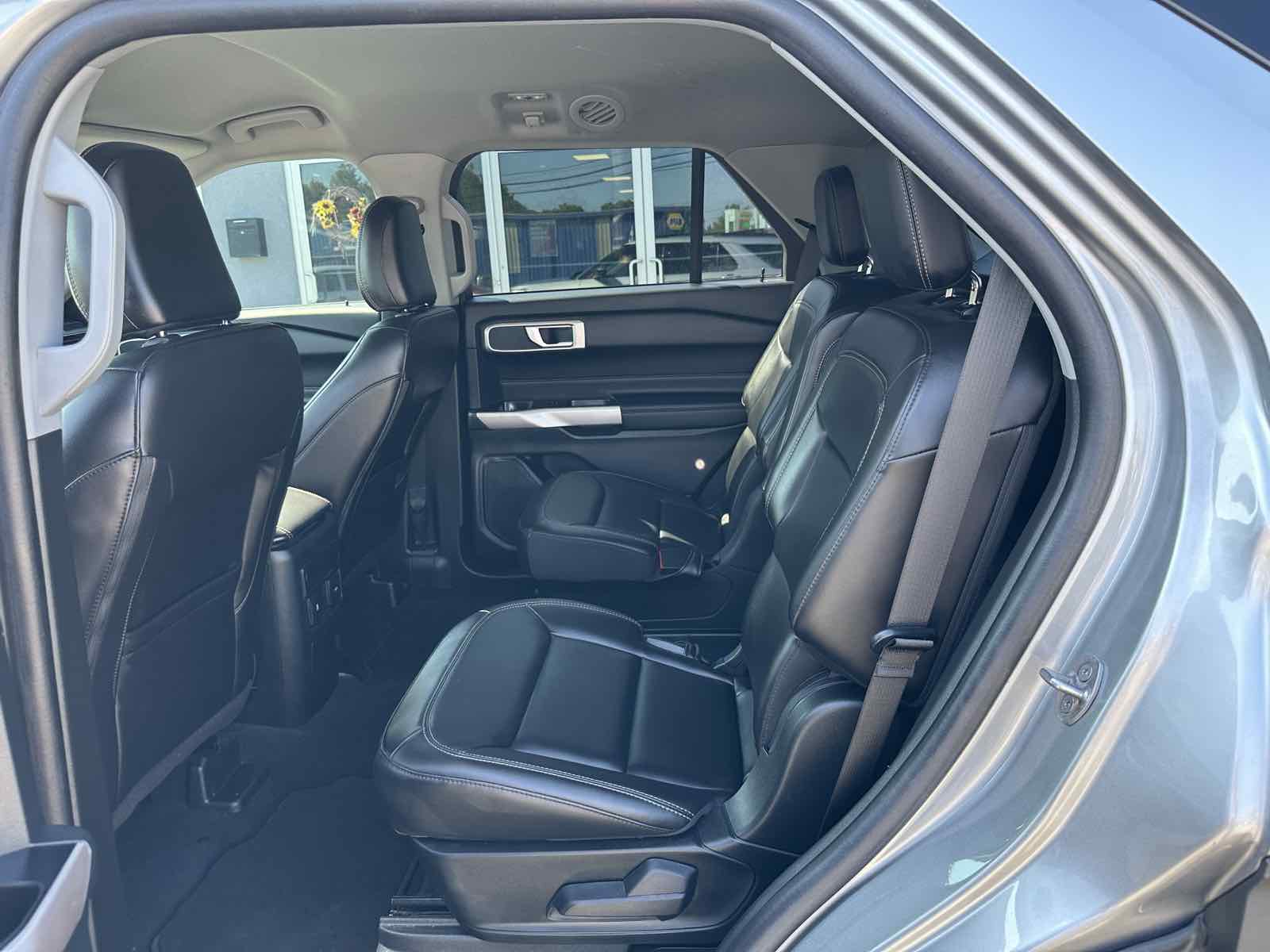 2023 Ford Explorer XLT photo 5