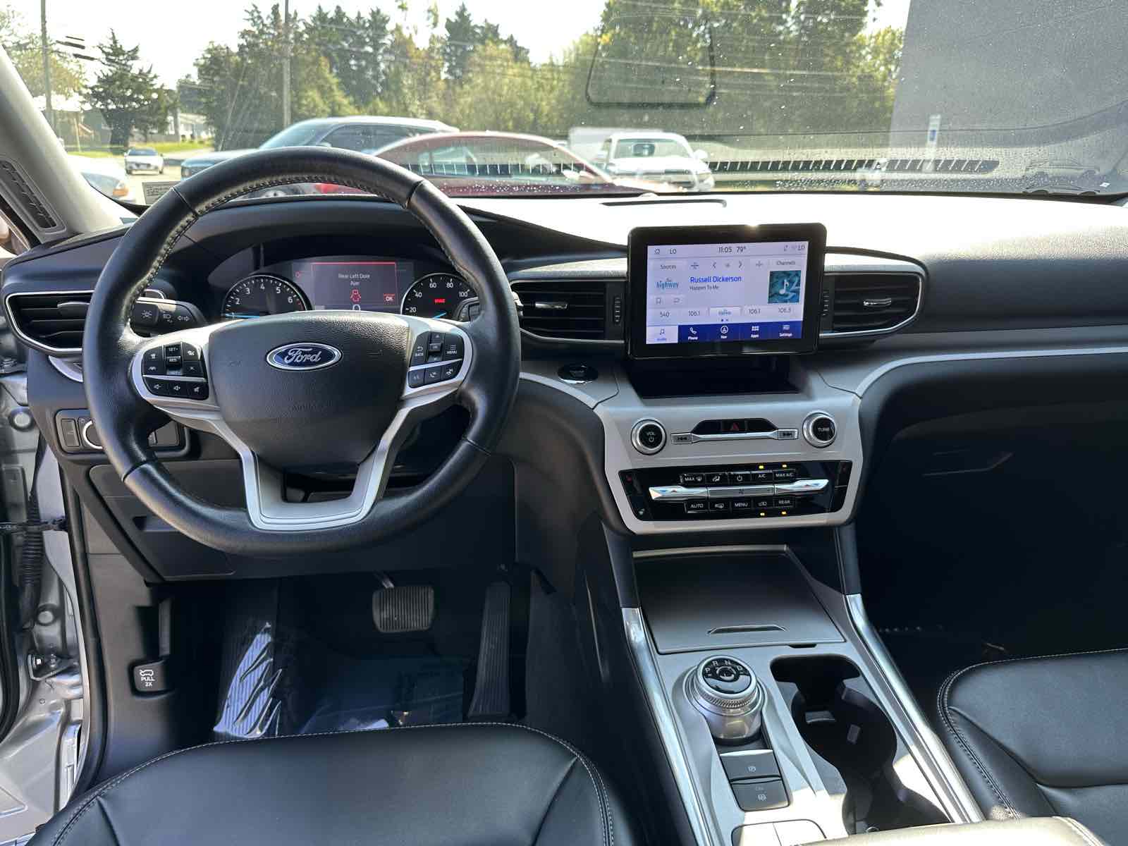 2023 Ford Explorer XLT photo 6