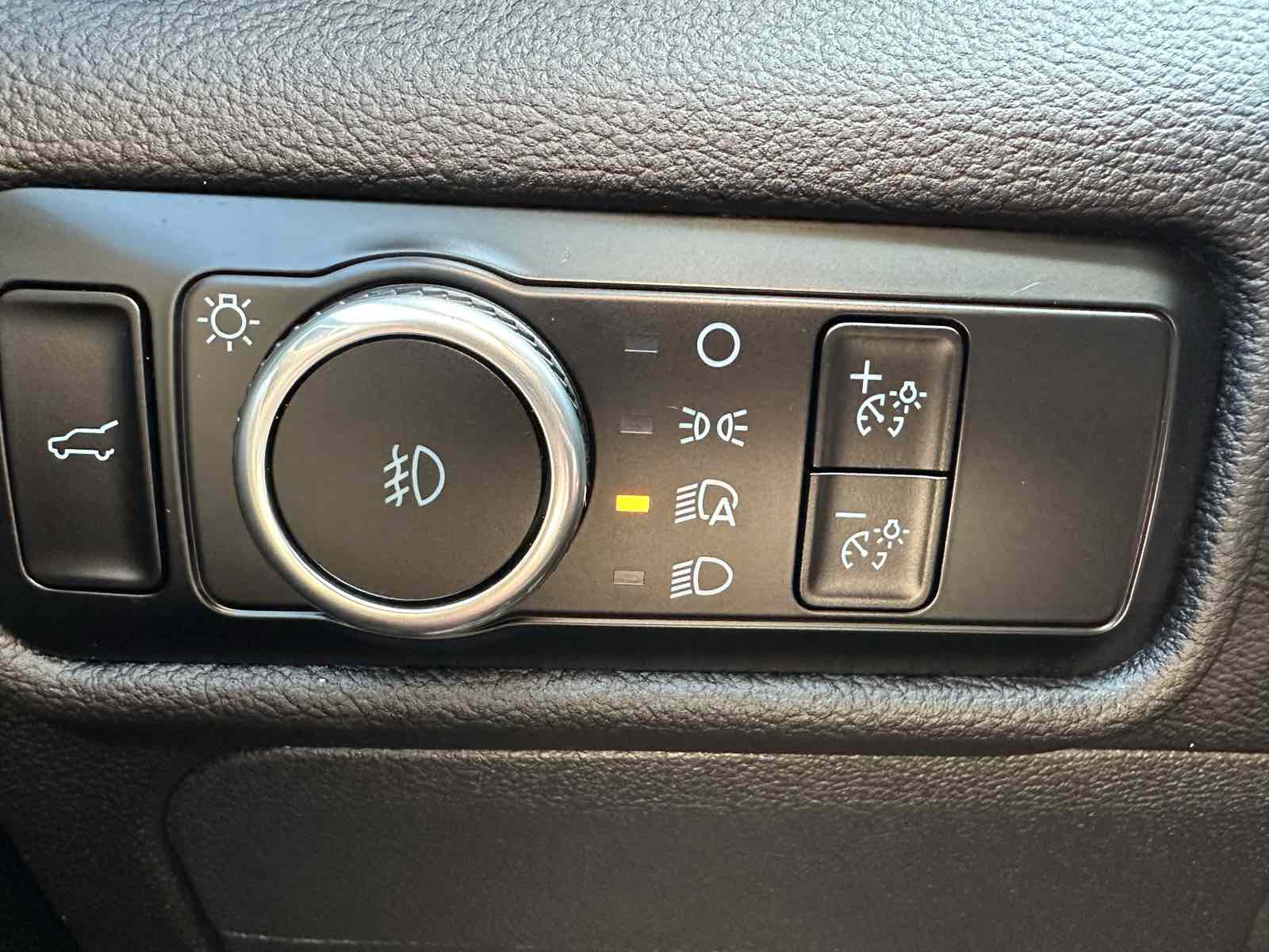 2023 Ford Explorer XLT photo 13