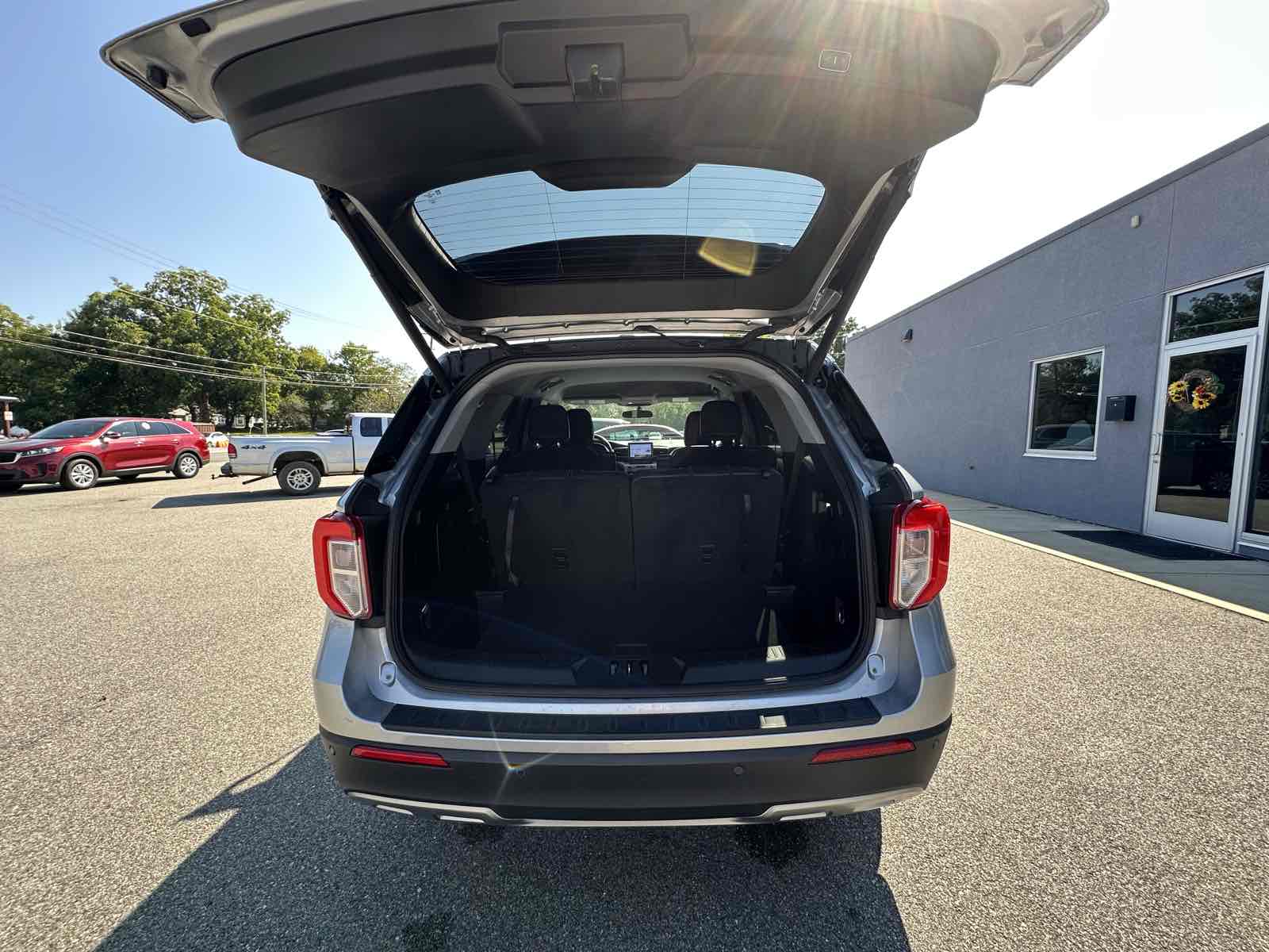 2023 Ford Explorer XLT photo 18