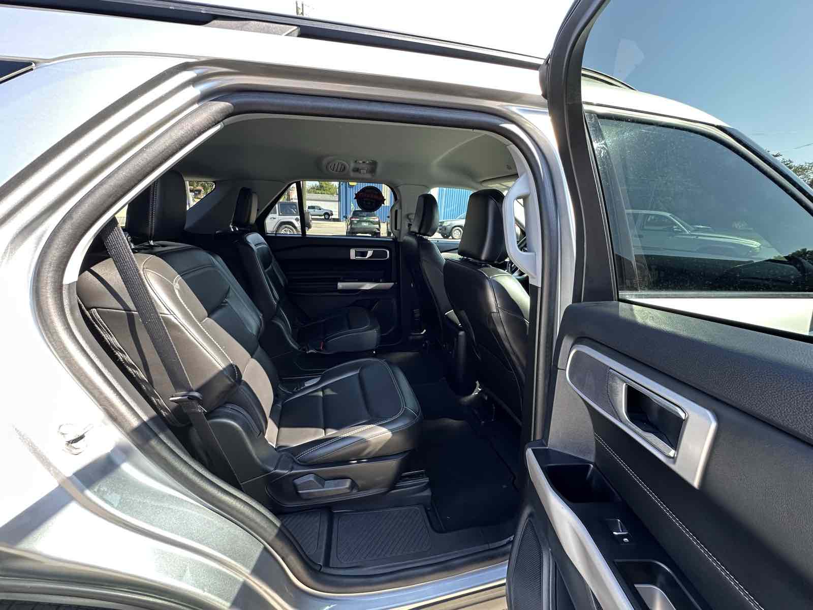 2023 Ford Explorer XLT photo 21