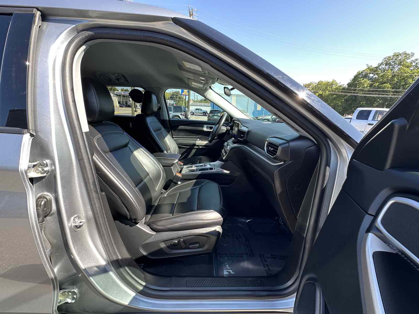 2023 Ford Explorer XLT photo 22