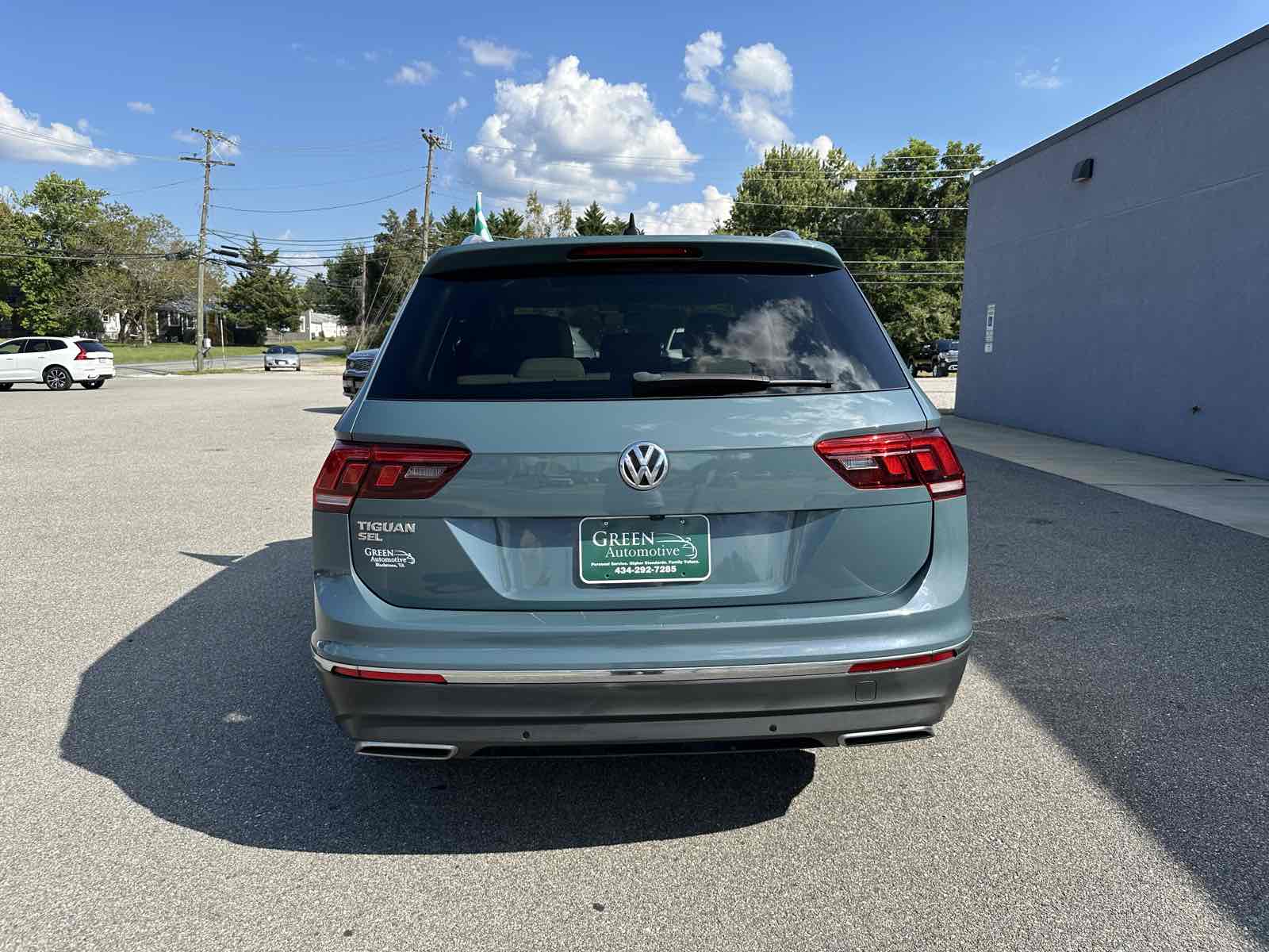 2019 Volkswagen Tiguan SEL R-Line photo 2