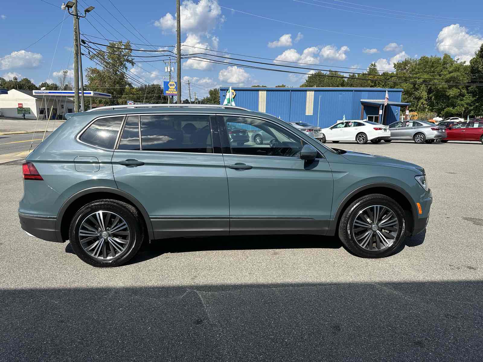 2019 Volkswagen Tiguan SEL R-Line photo 3