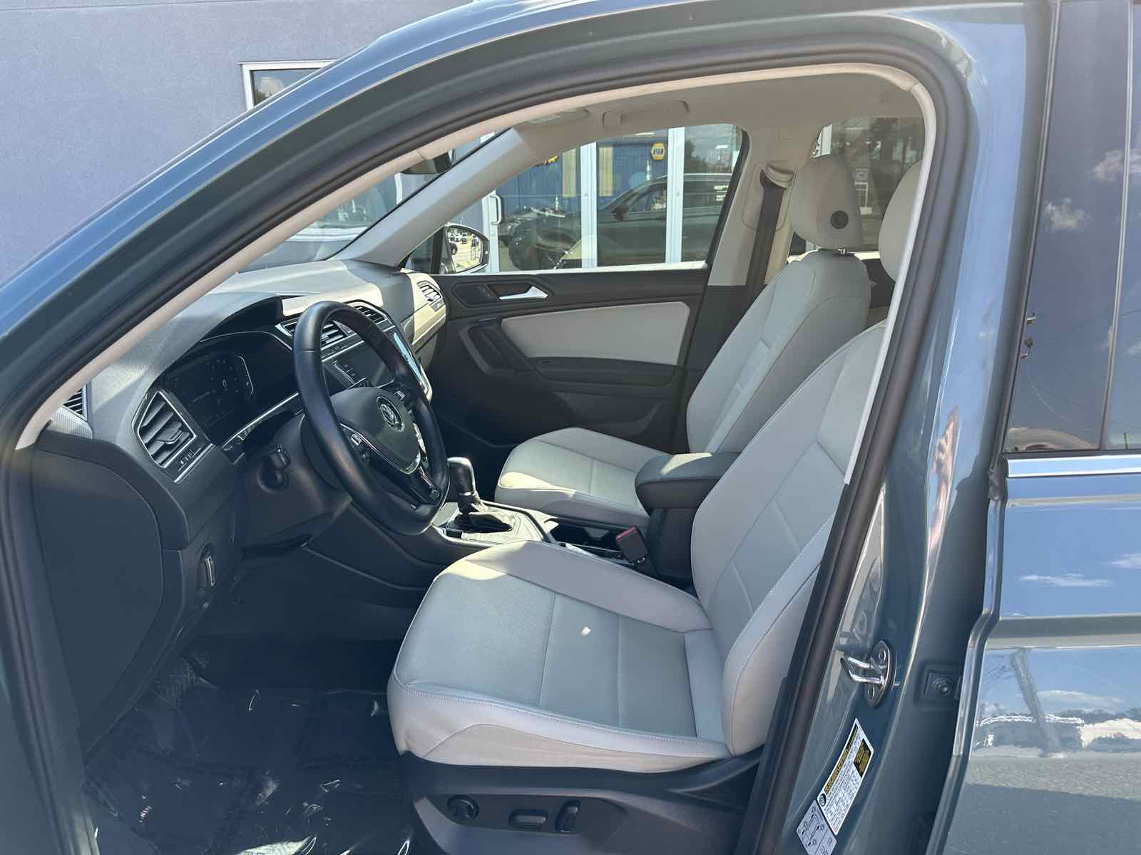 2019 Volkswagen Tiguan SEL R-Line photo 5