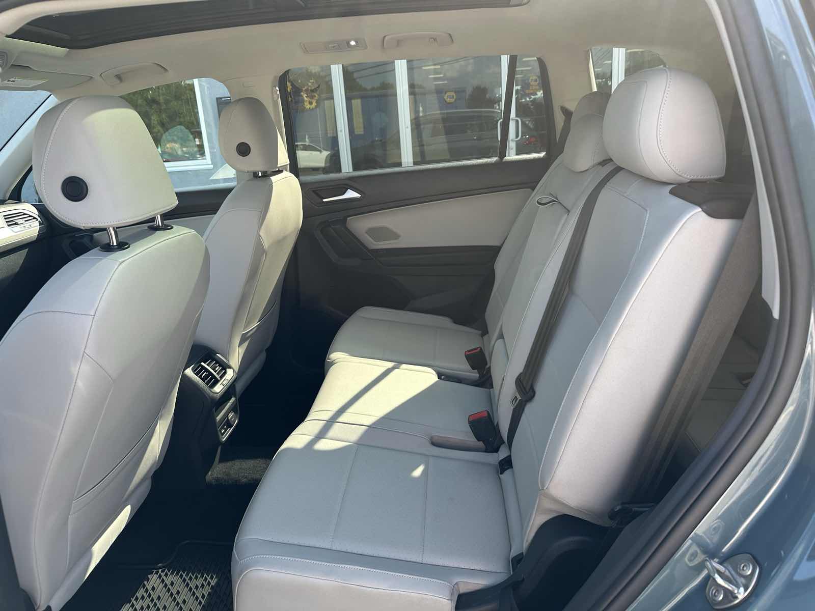 2019 Volkswagen Tiguan SEL R-Line photo 6
