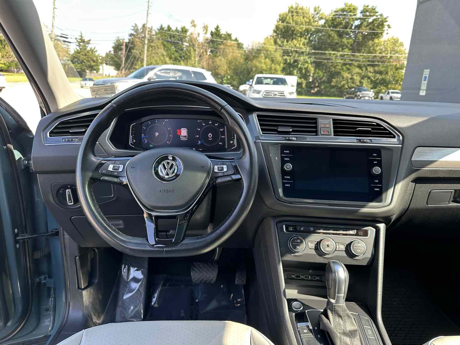 2019 Volkswagen Tiguan SEL R-Line photo 7