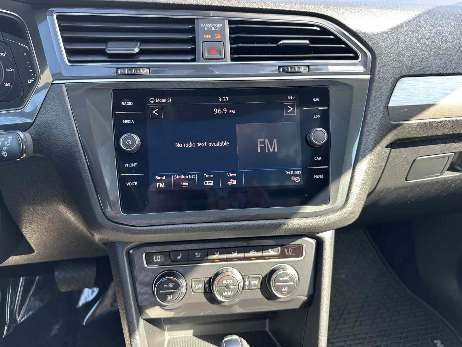 2019 Volkswagen Tiguan SEL R-Line photo 10