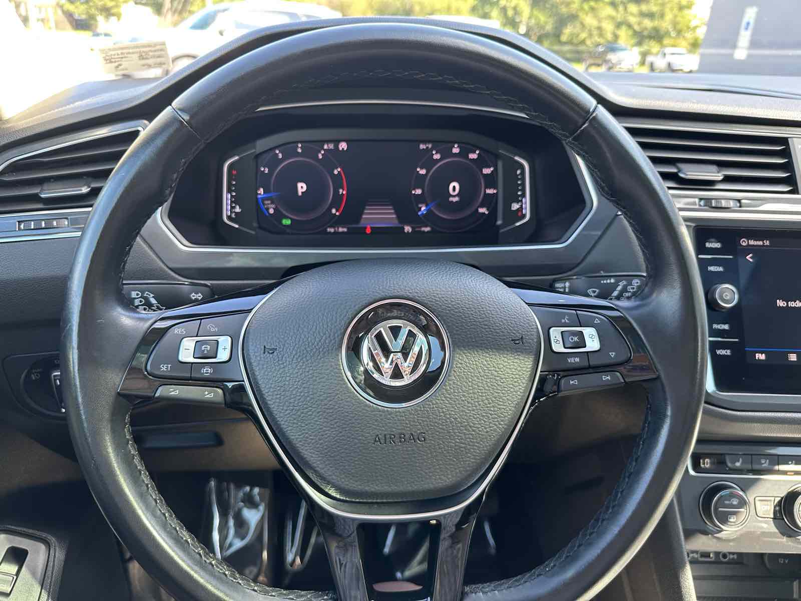 2019 Volkswagen Tiguan SEL R-Line photo 11