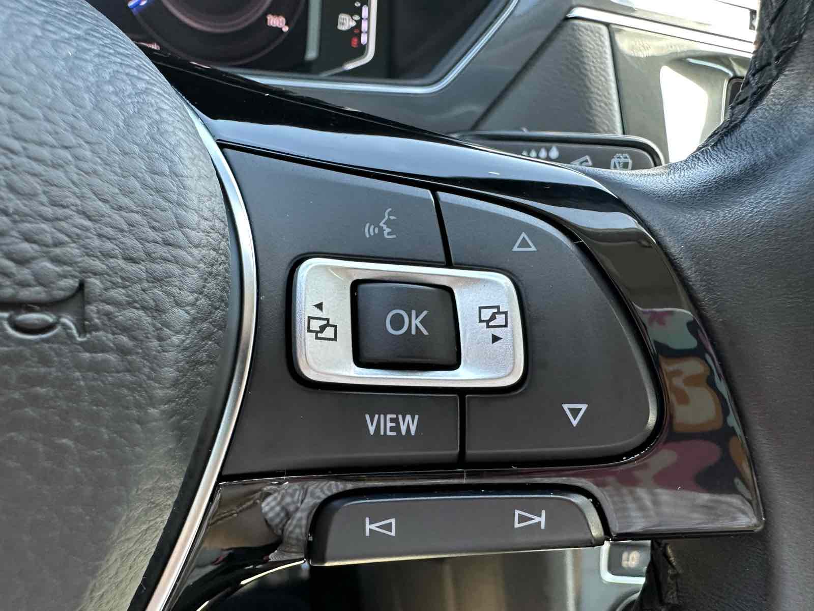 2019 Volkswagen Tiguan SEL R-Line photo 12