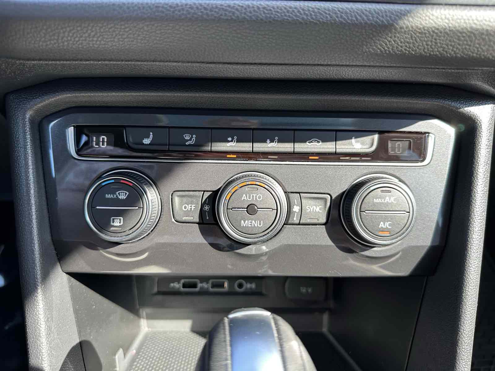 2019 Volkswagen Tiguan SEL R-Line photo 15