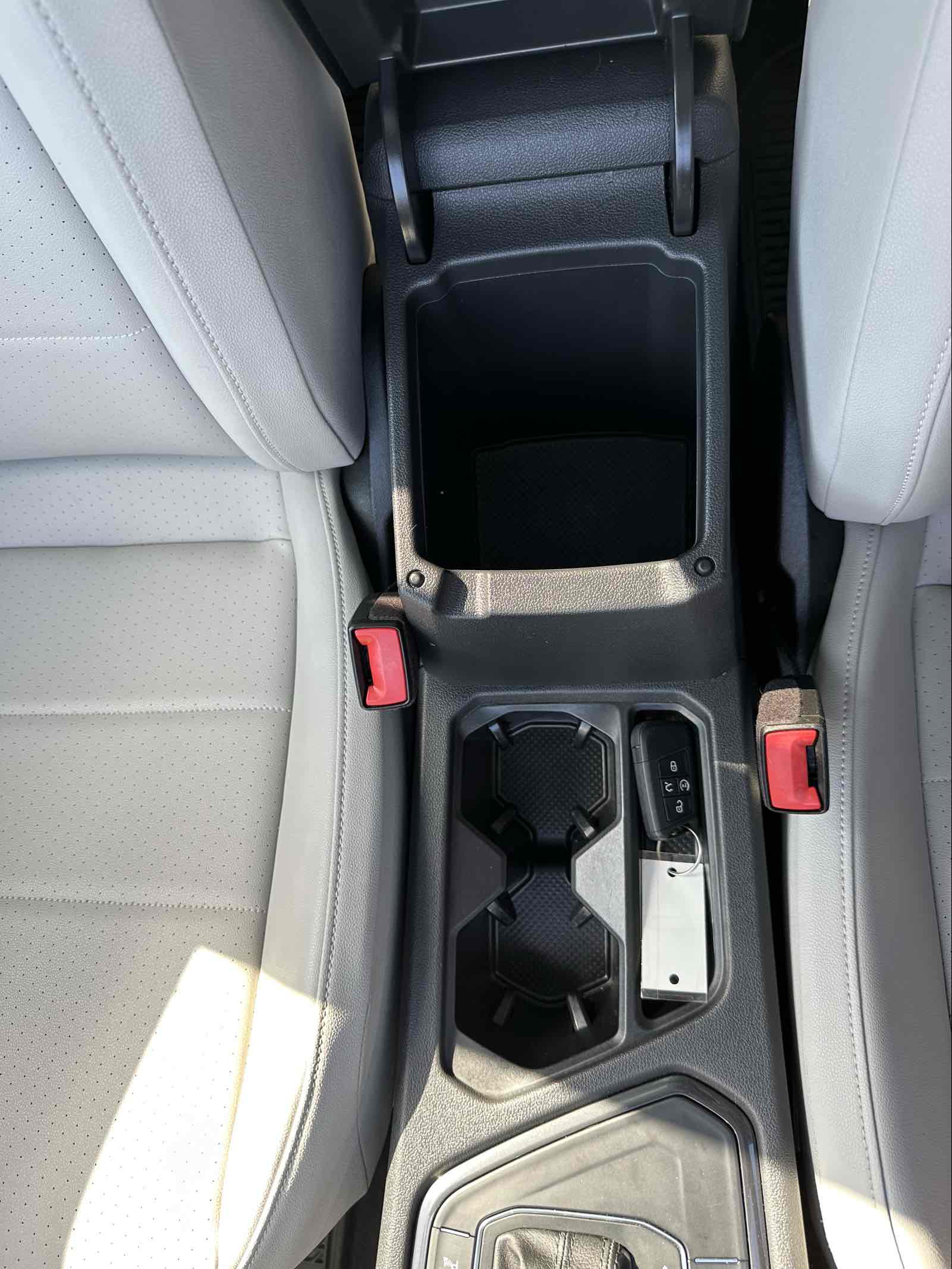 2019 Volkswagen Tiguan SEL R-Line photo 17