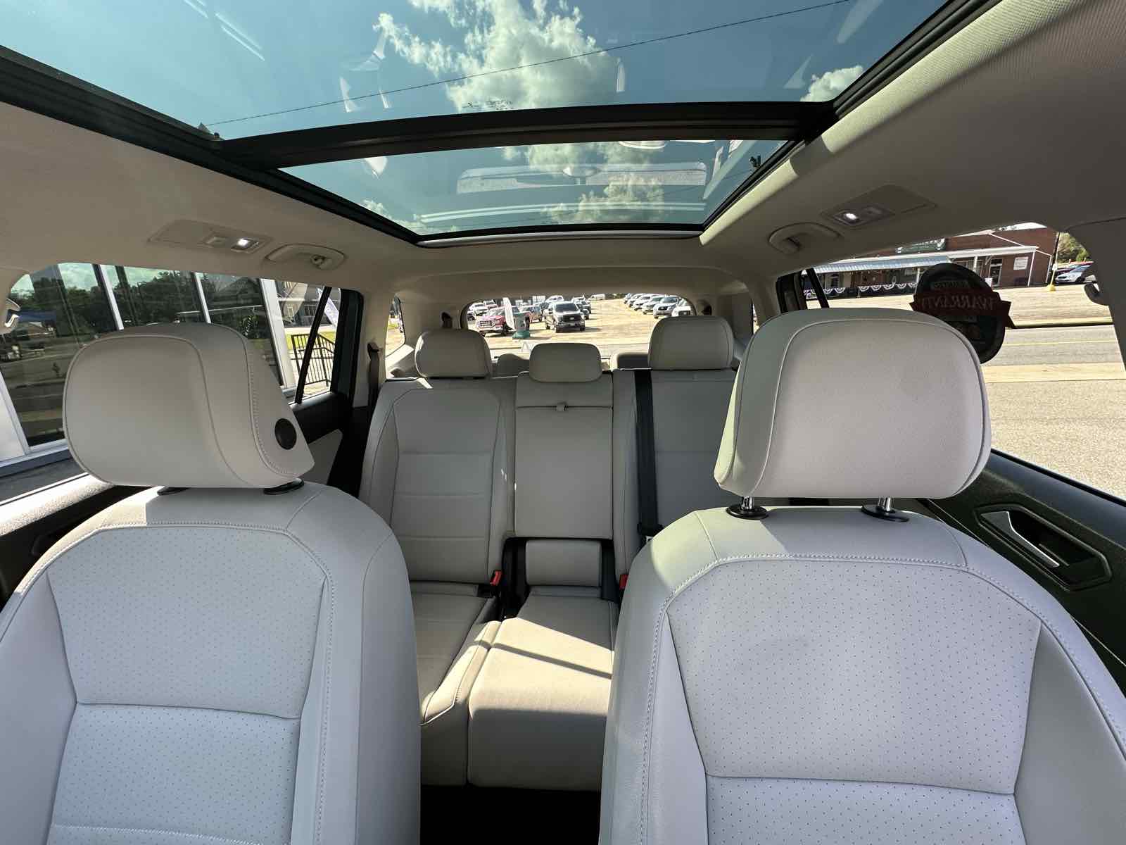 2019 Volkswagen Tiguan SEL R-Line photo 19