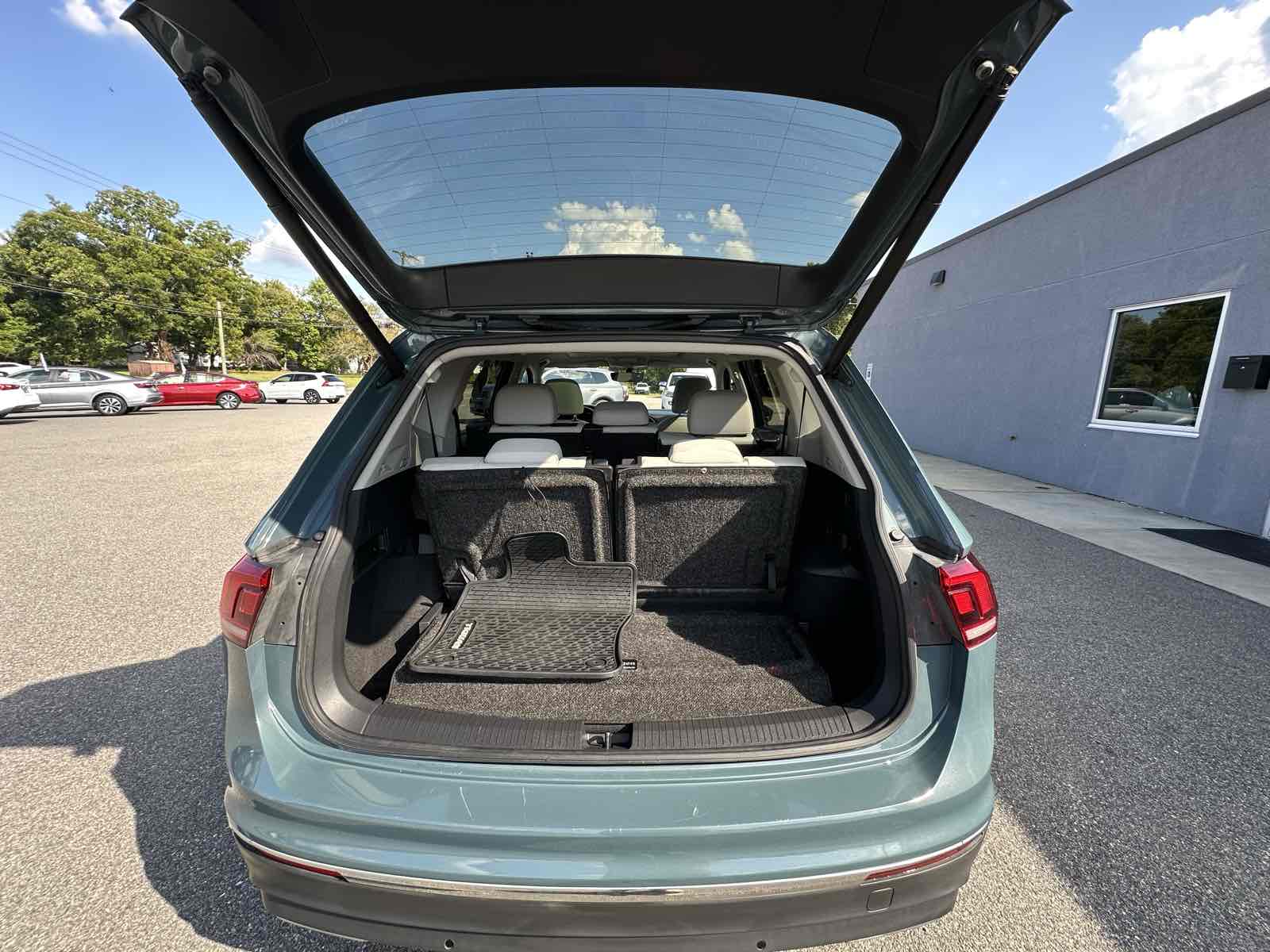 2019 Volkswagen Tiguan SEL R-Line photo 20