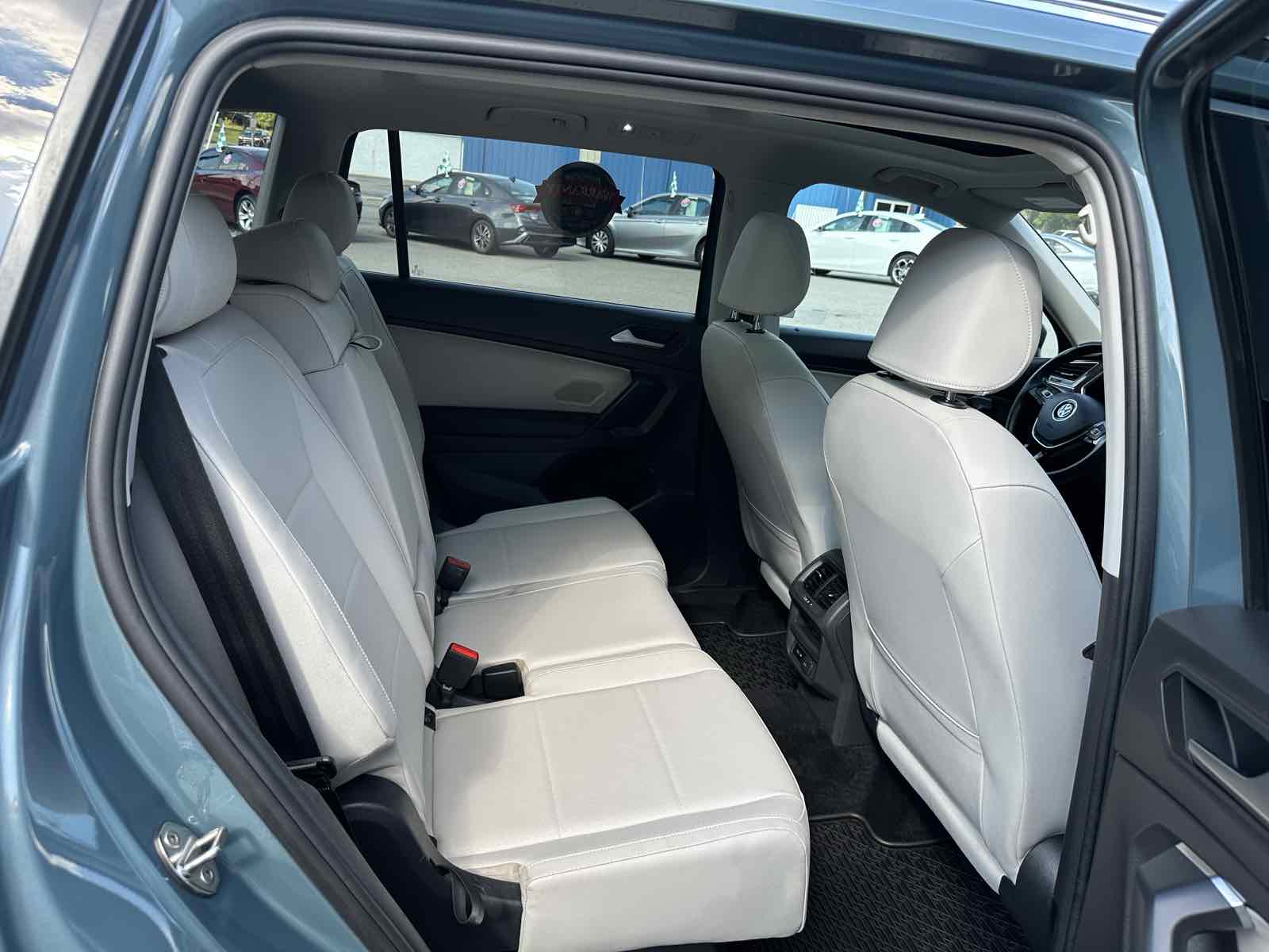 2019 Volkswagen Tiguan SEL R-Line photo 22