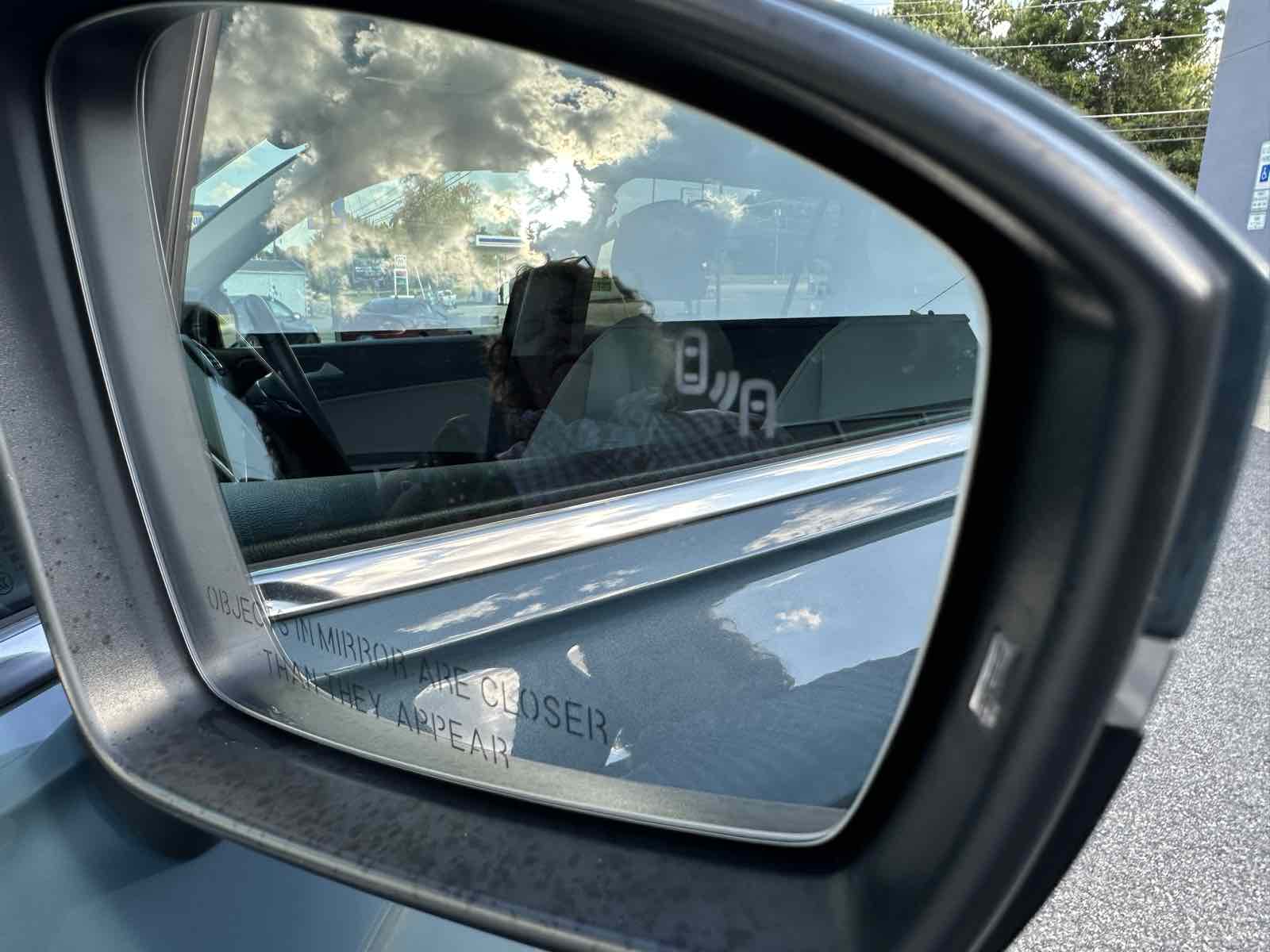 2019 Volkswagen Tiguan SEL R-Line photo 24
