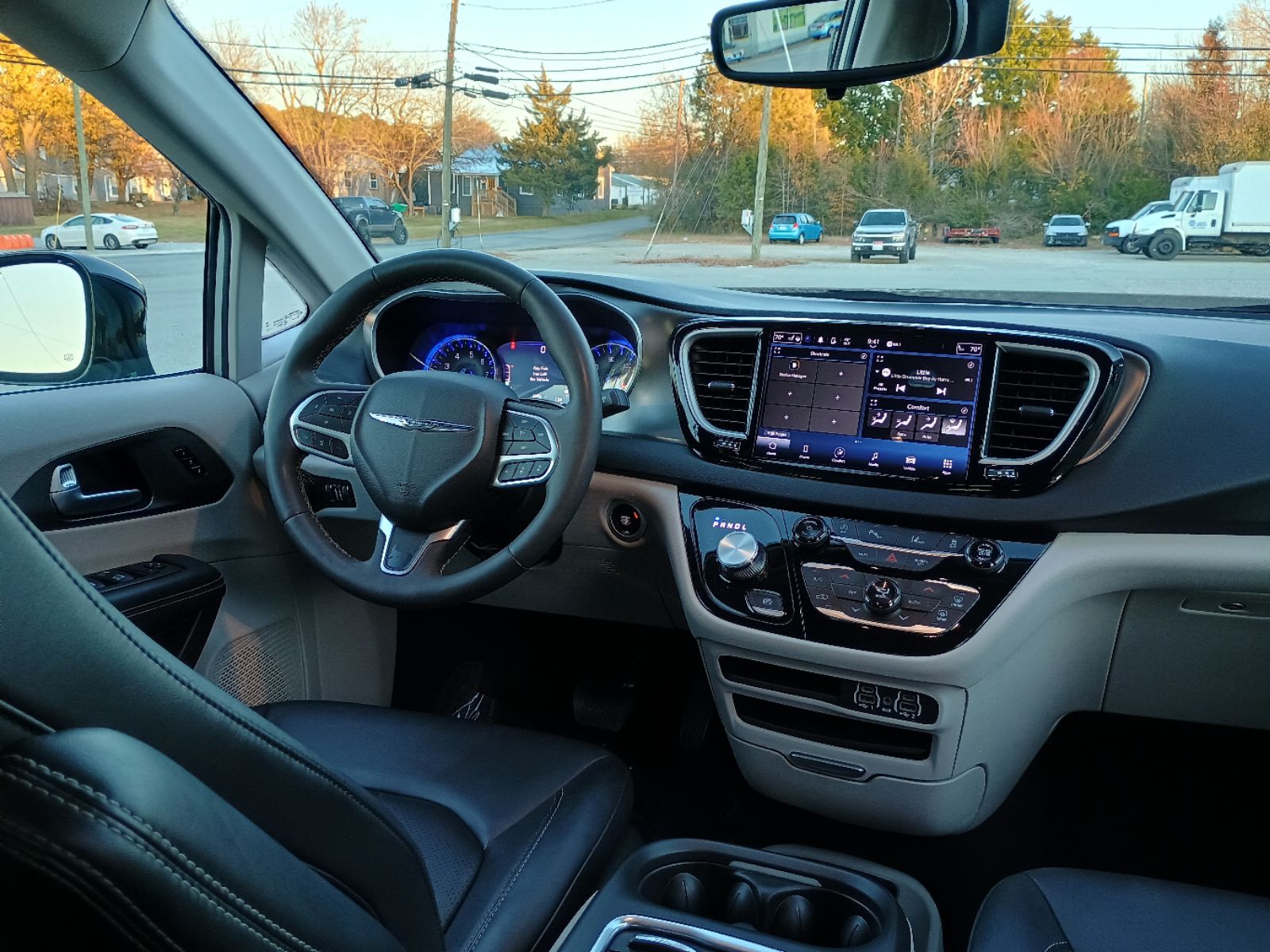 2024 Chrysler Pacifica Touring L - Photo 11