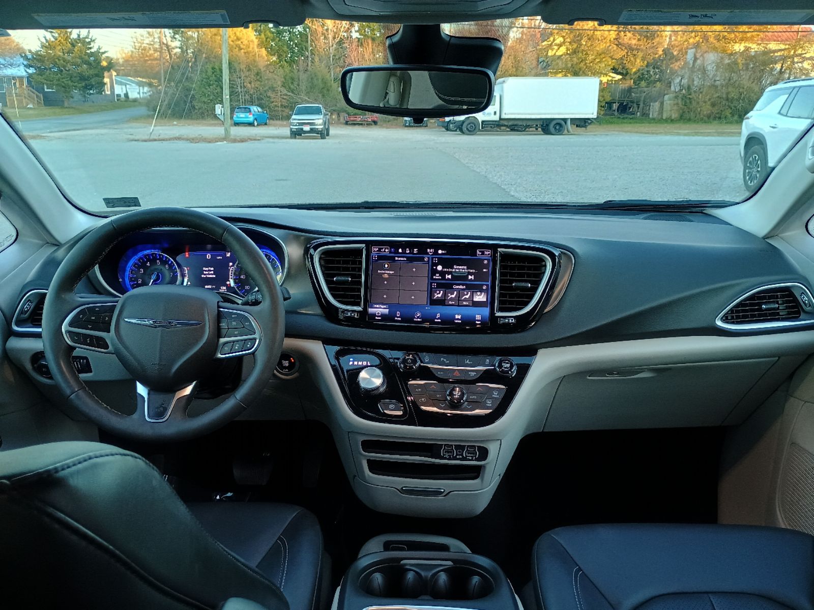 2024 Chrysler Pacifica Touring L - Photo 12