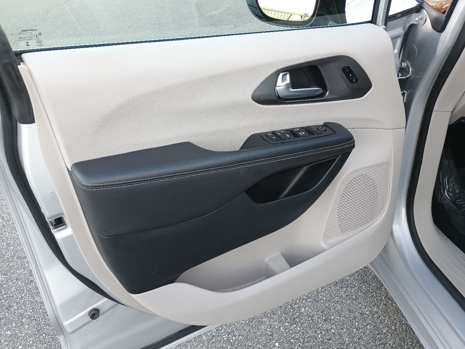 2024 Chrysler Pacifica Touring L - Photo 23