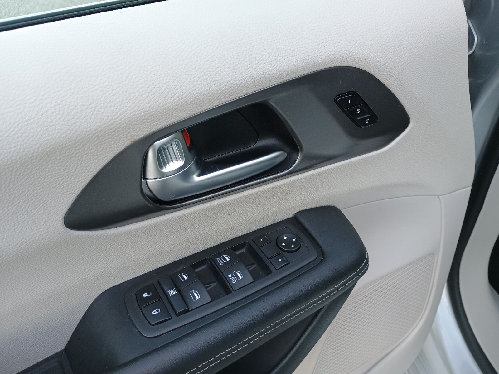 2024 Chrysler Pacifica Touring L - Photo 24
