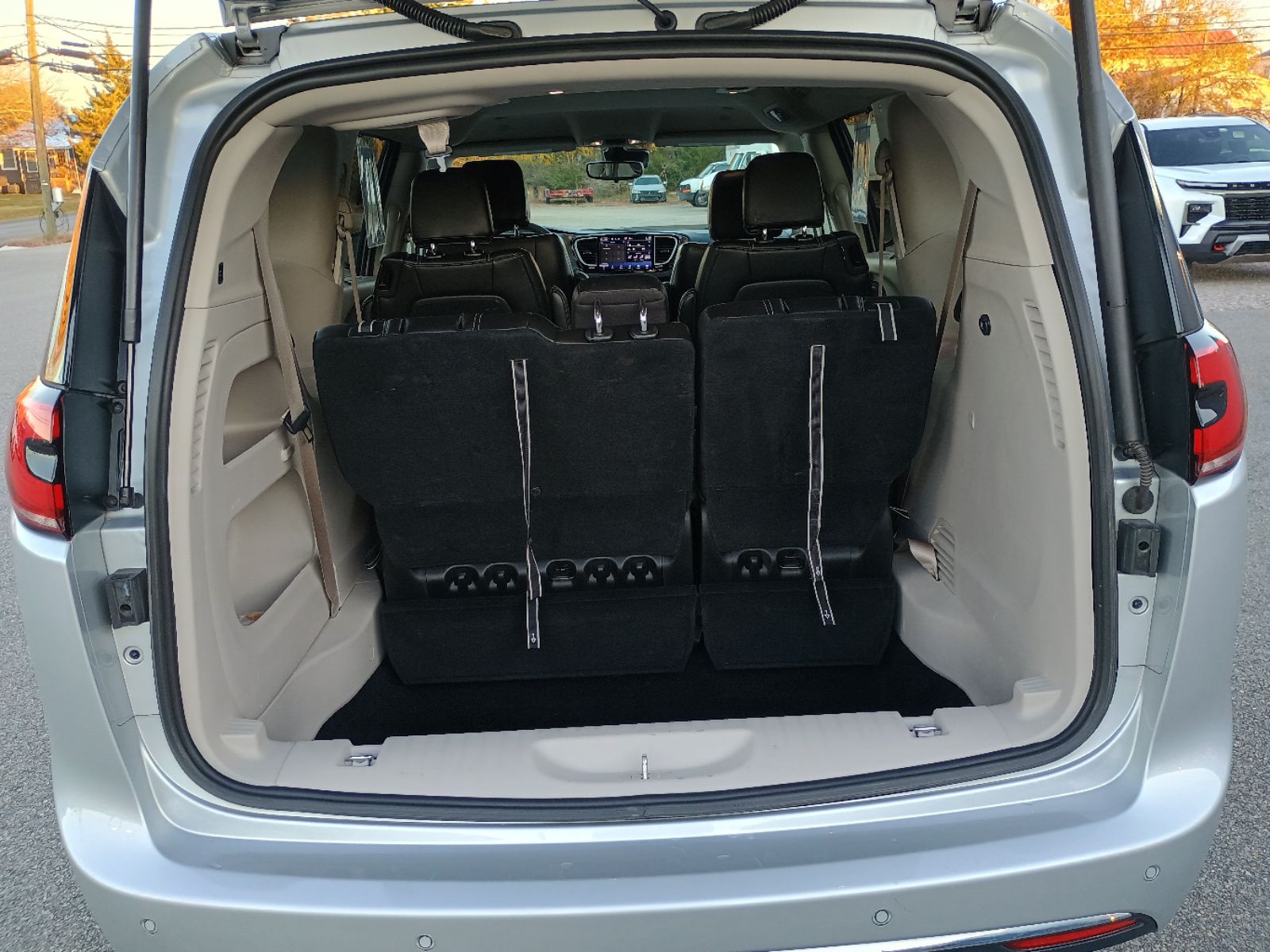 2024 Chrysler Pacifica Touring L - Photo 28