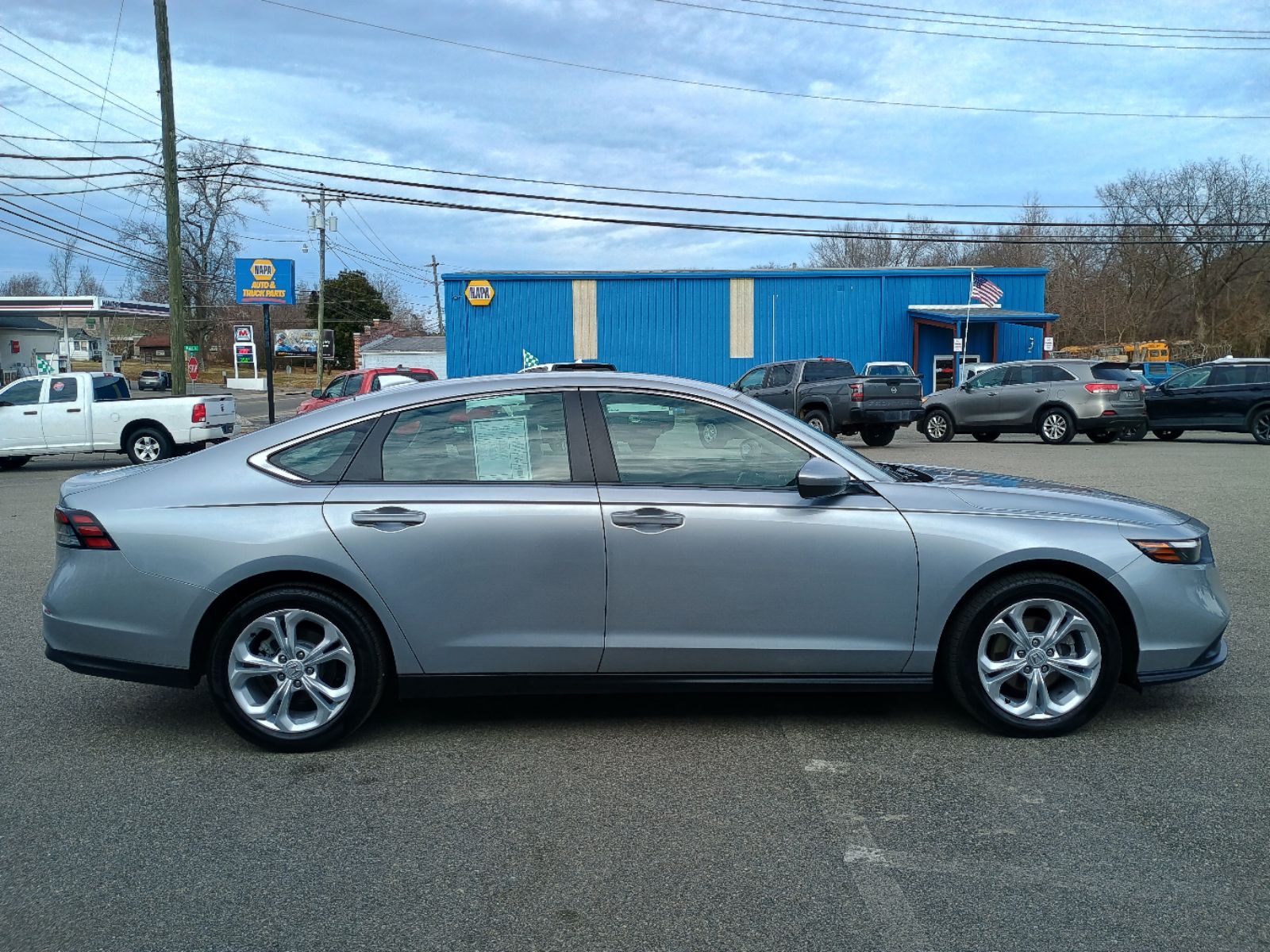 2024 Honda Accord LX - Photo 4