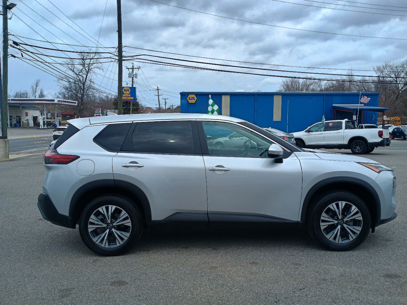 2023 Nissan Rogue SV - Photo 4