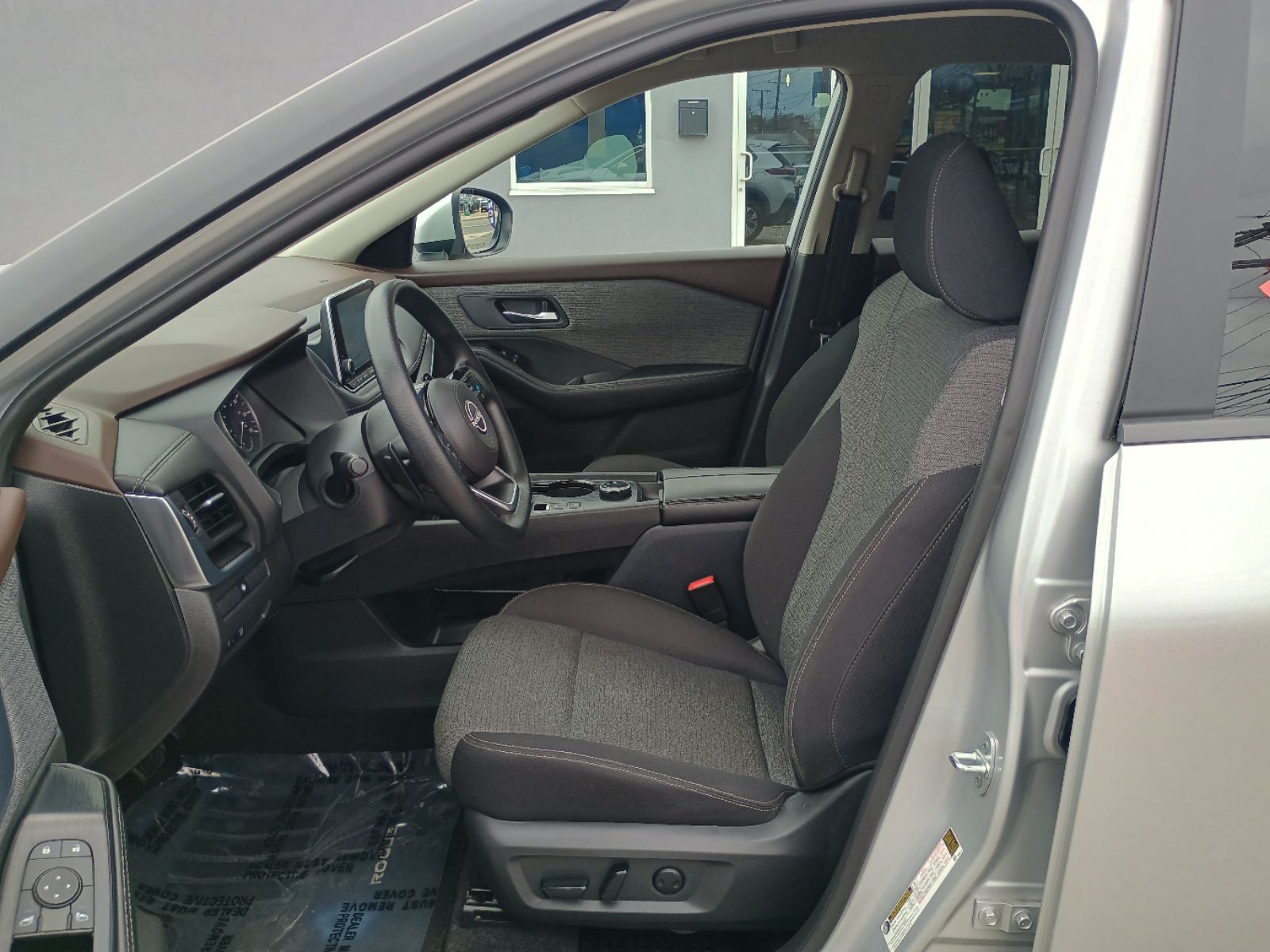 2023 Nissan Rogue SV - Photo 6