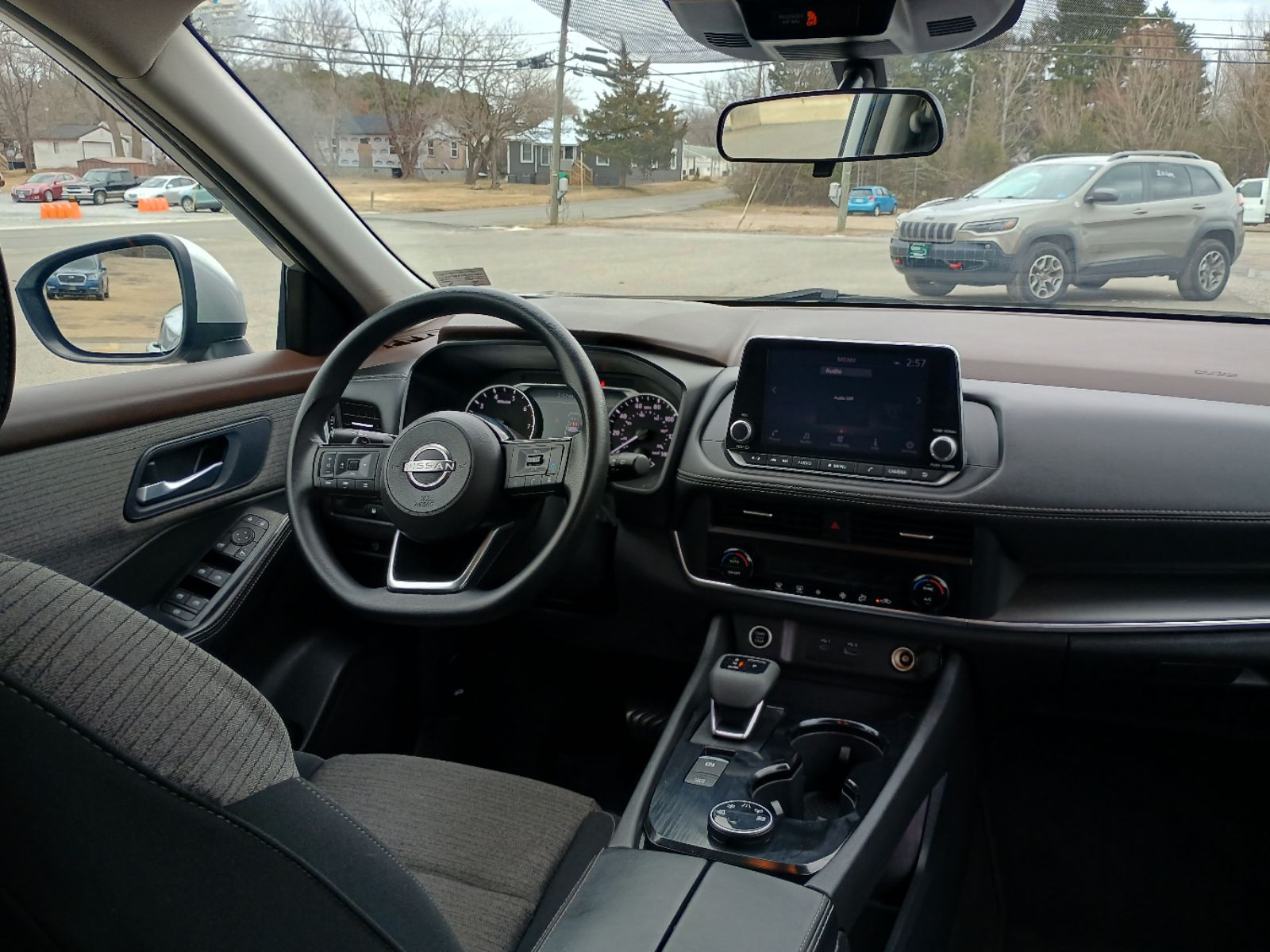 2023 Nissan Rogue SV - Photo 8