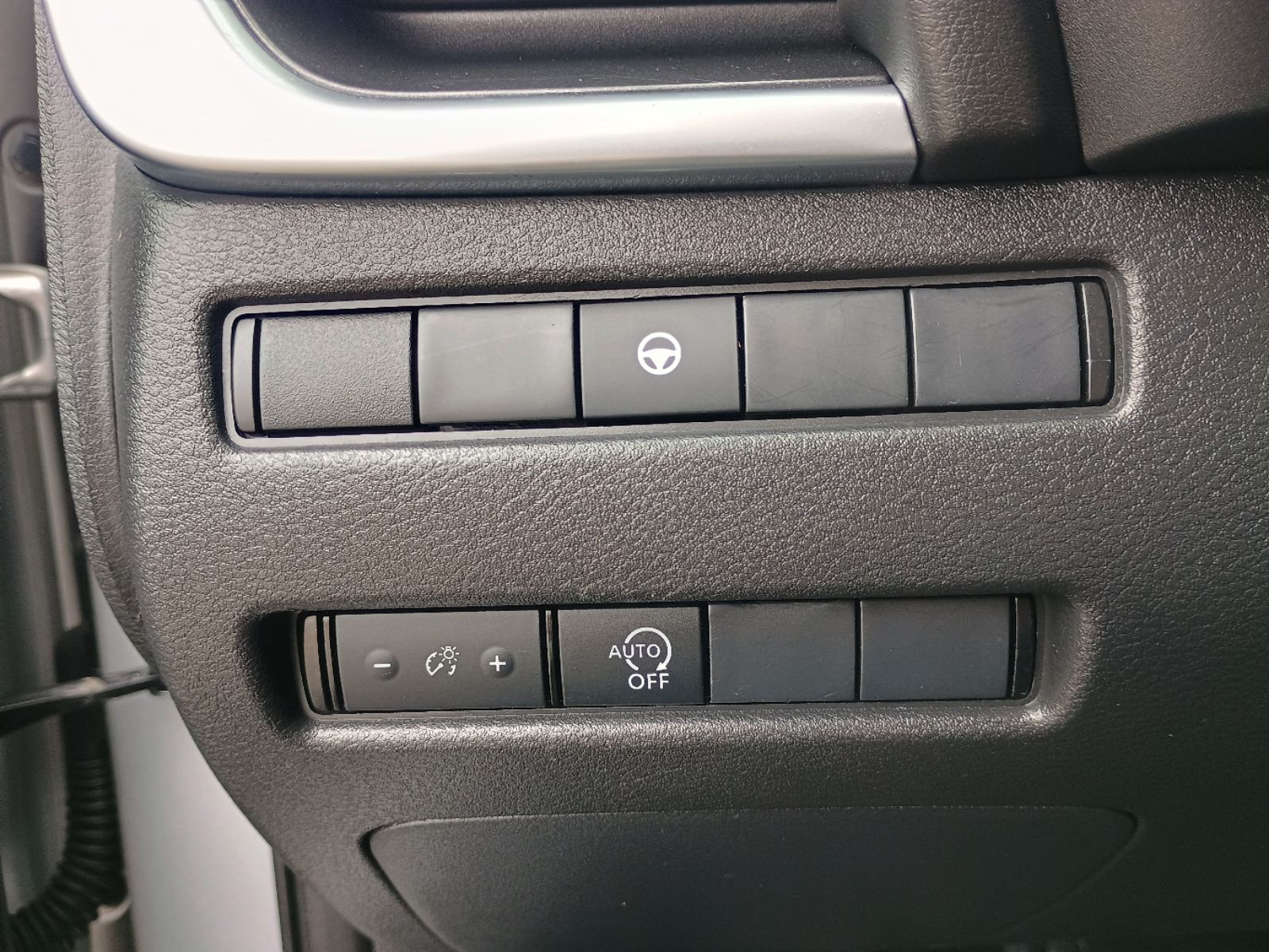 2023 Nissan Rogue SV - Photo 18