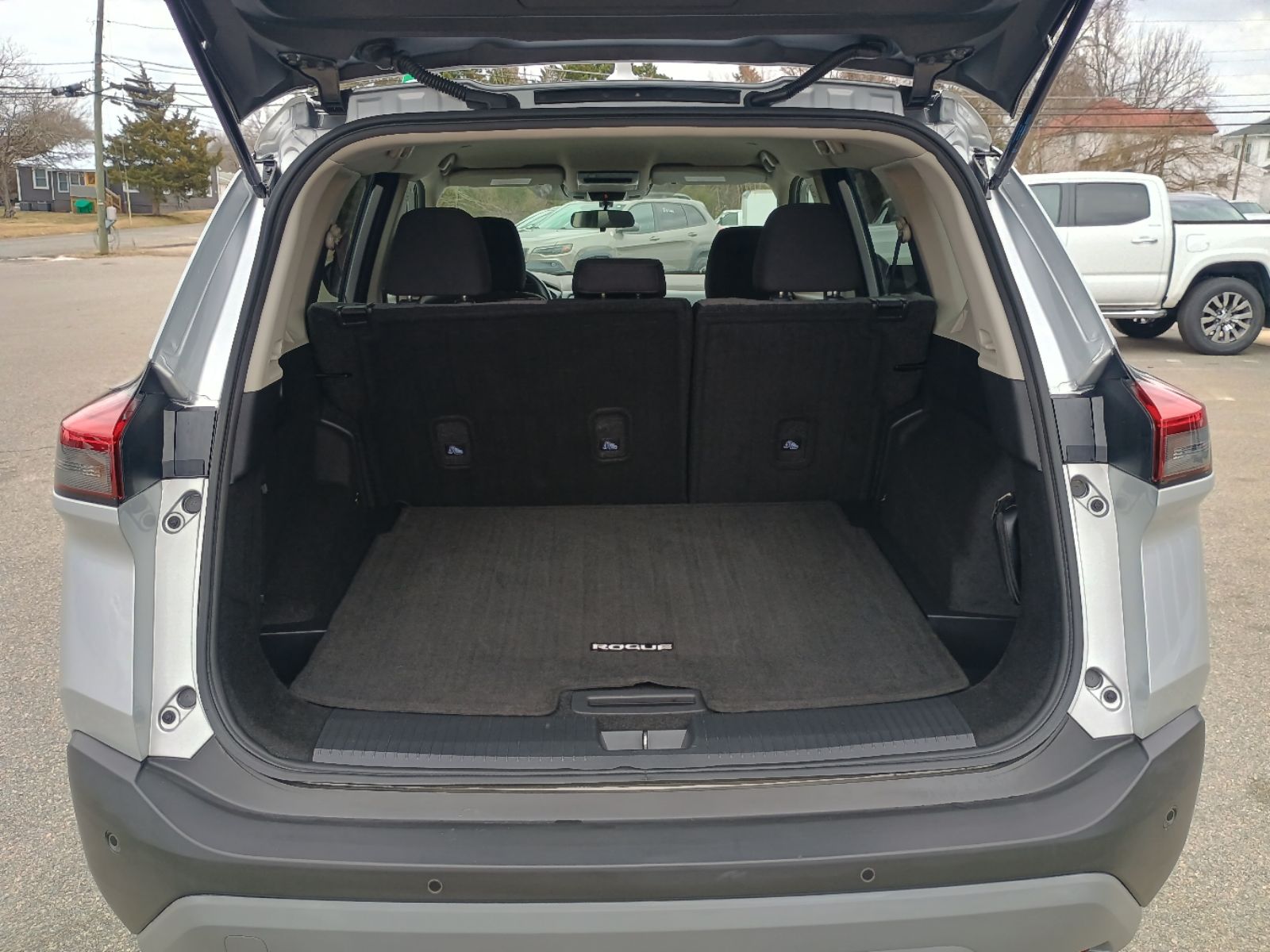 2023 Nissan Rogue SV - Photo 23