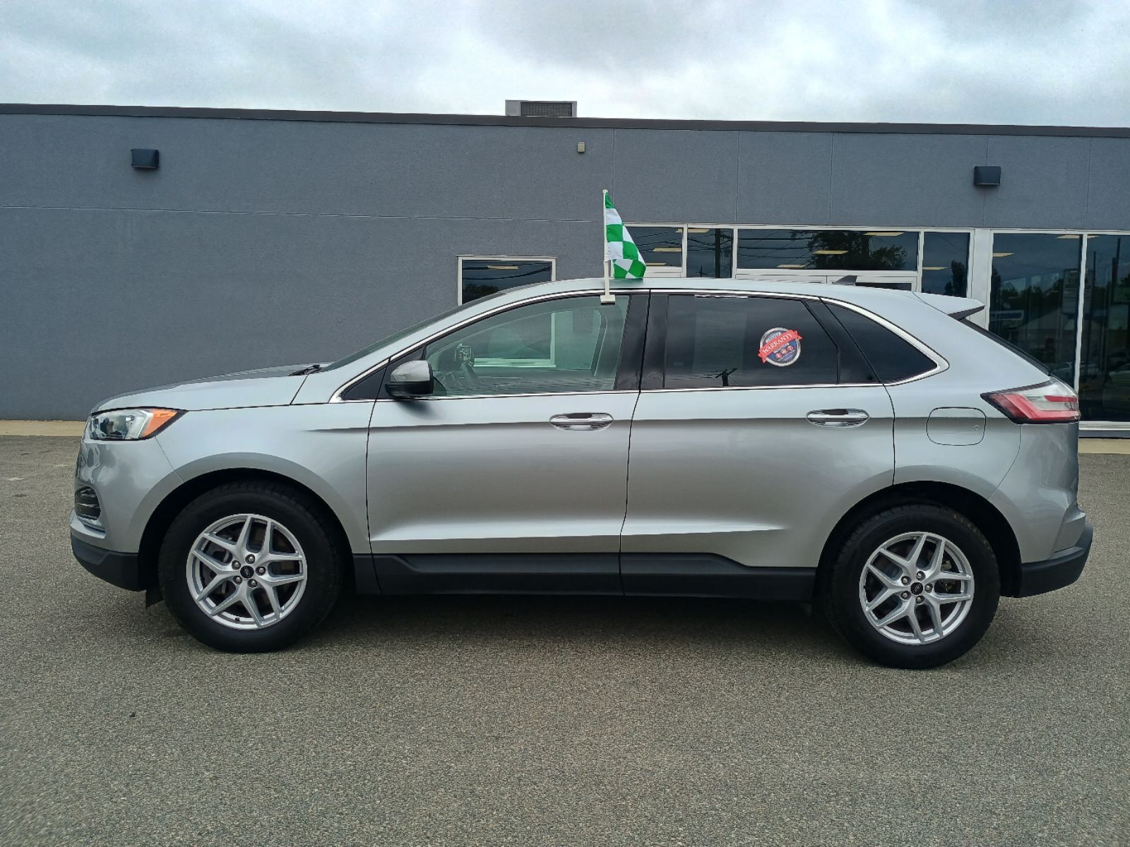 2024 Ford Edge SEL - Photo 2