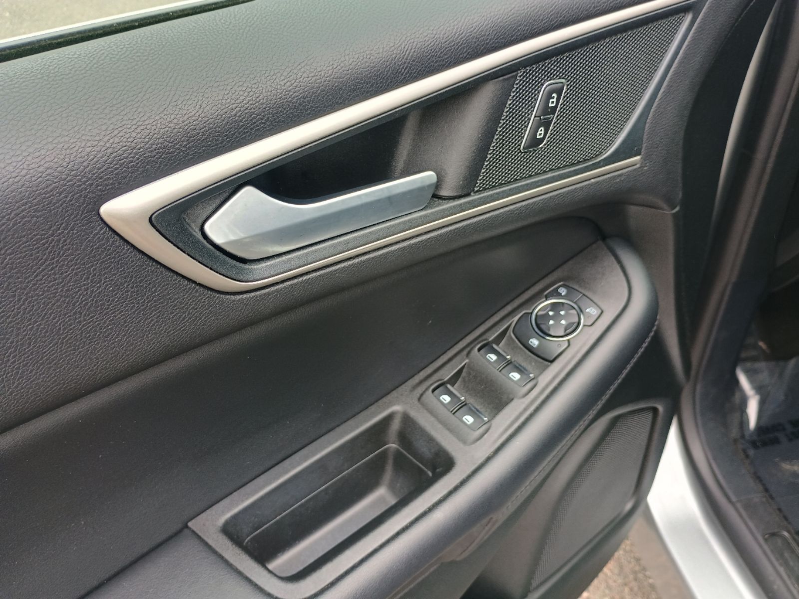 2024 Ford Edge SEL - Photo 19