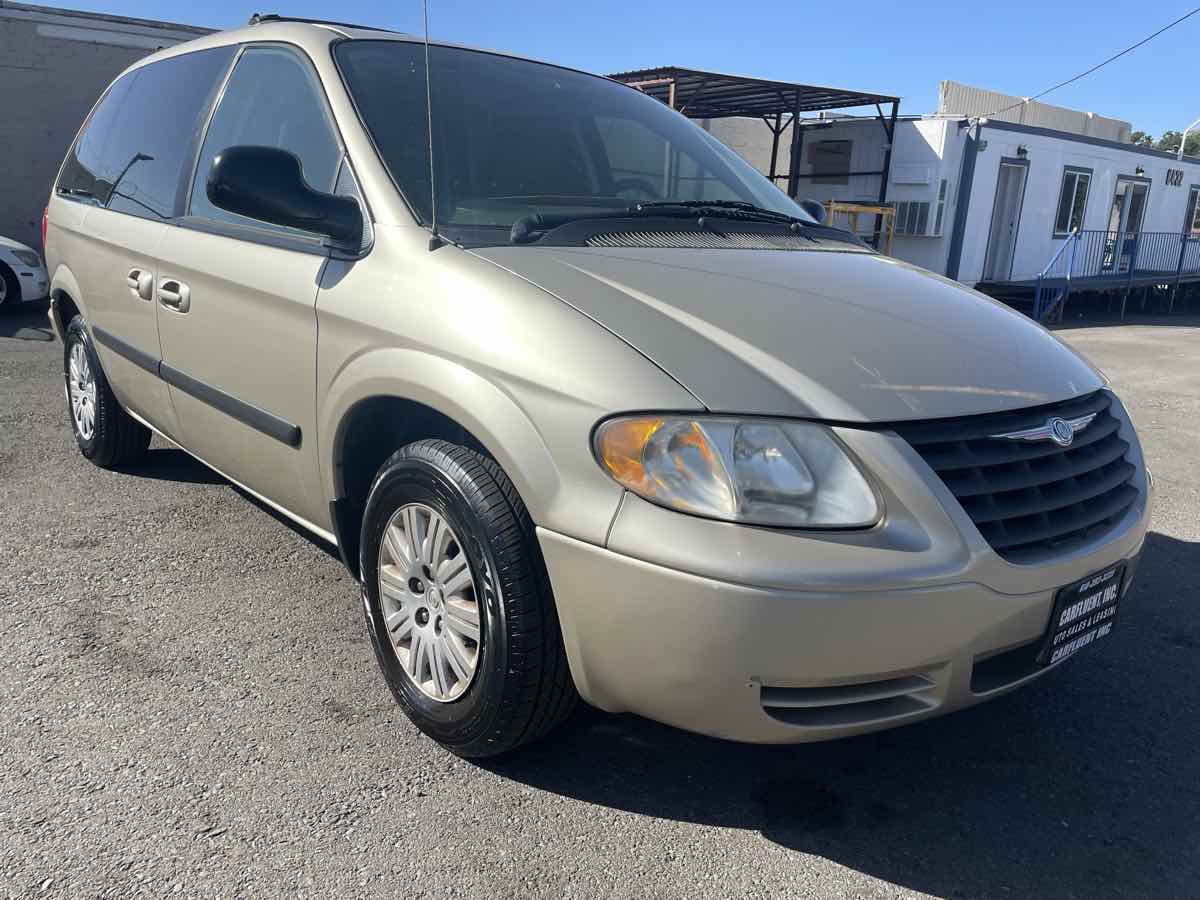 2006 Chrysler Town & Country SWB 