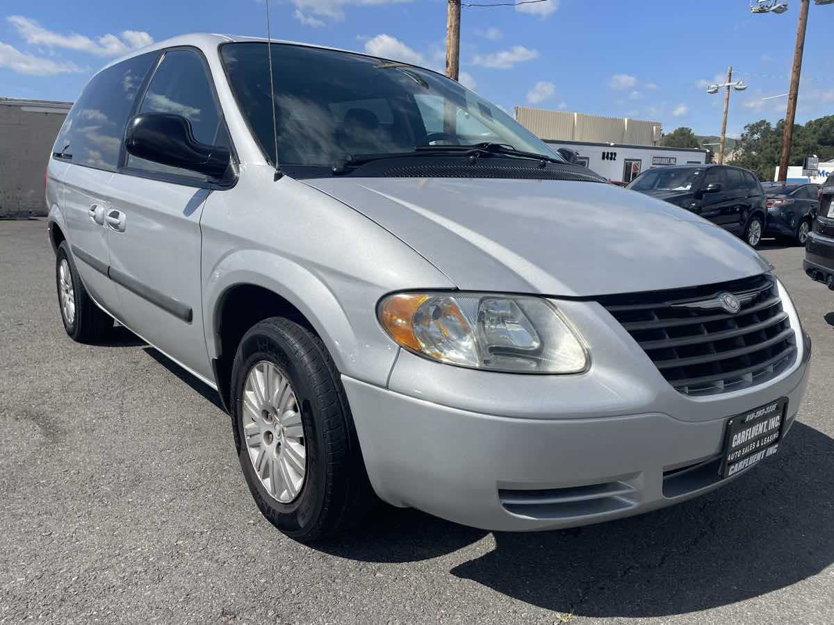 2006 Chrysler Town & Country SWB 