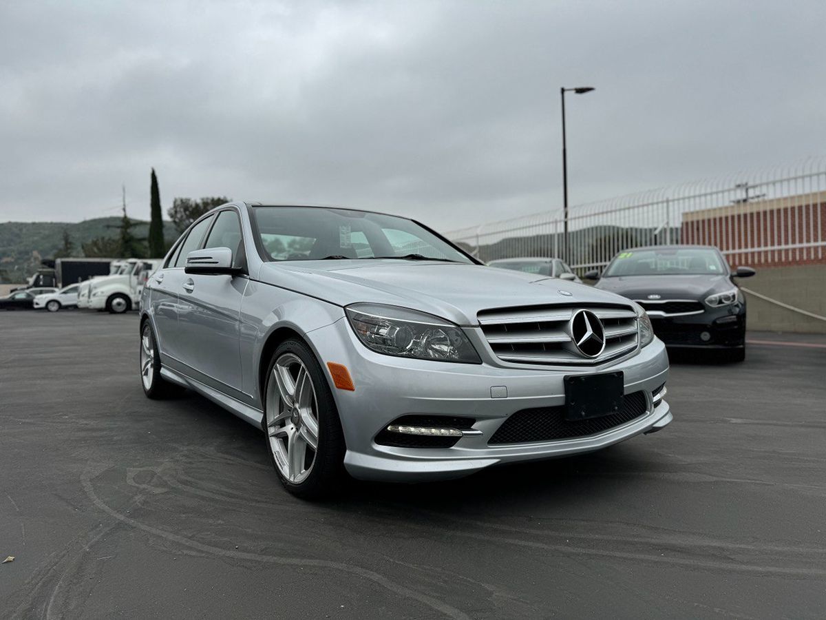 2011 Mercedes-Benz C 300 Luxury Sedan