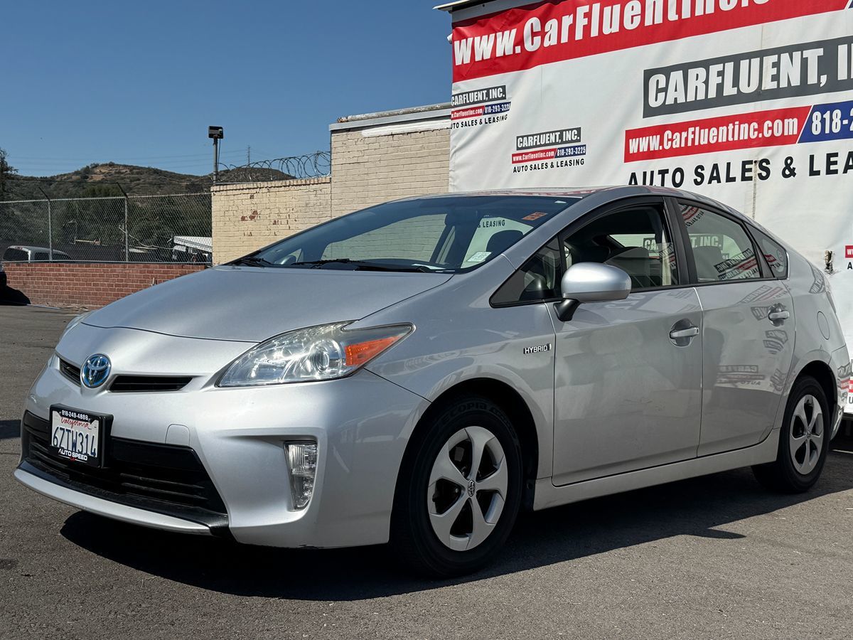 2013 Toyota Prius Two photo 3