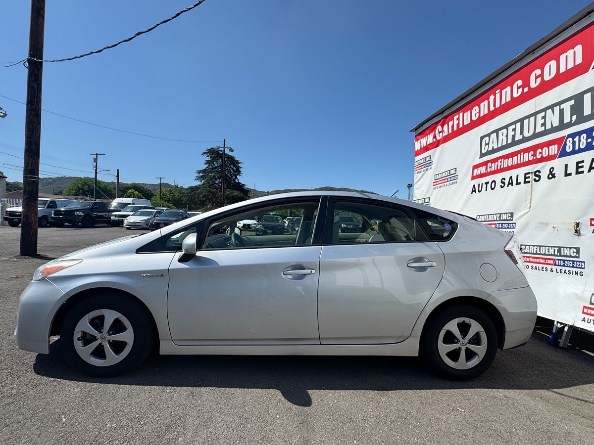 2013 Toyota Prius Two photo 4