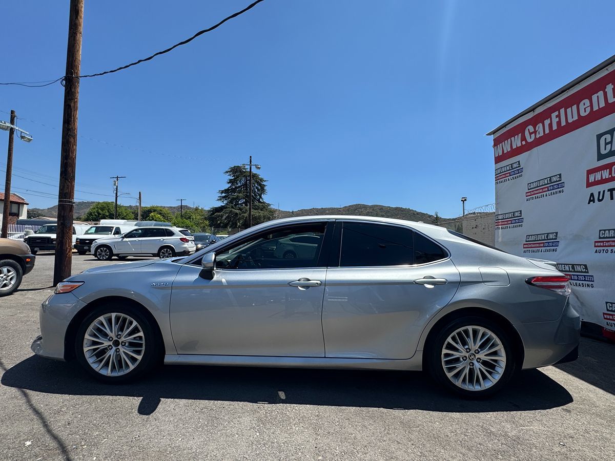 2020 Toyota Camry Hybrid XLE photo 4