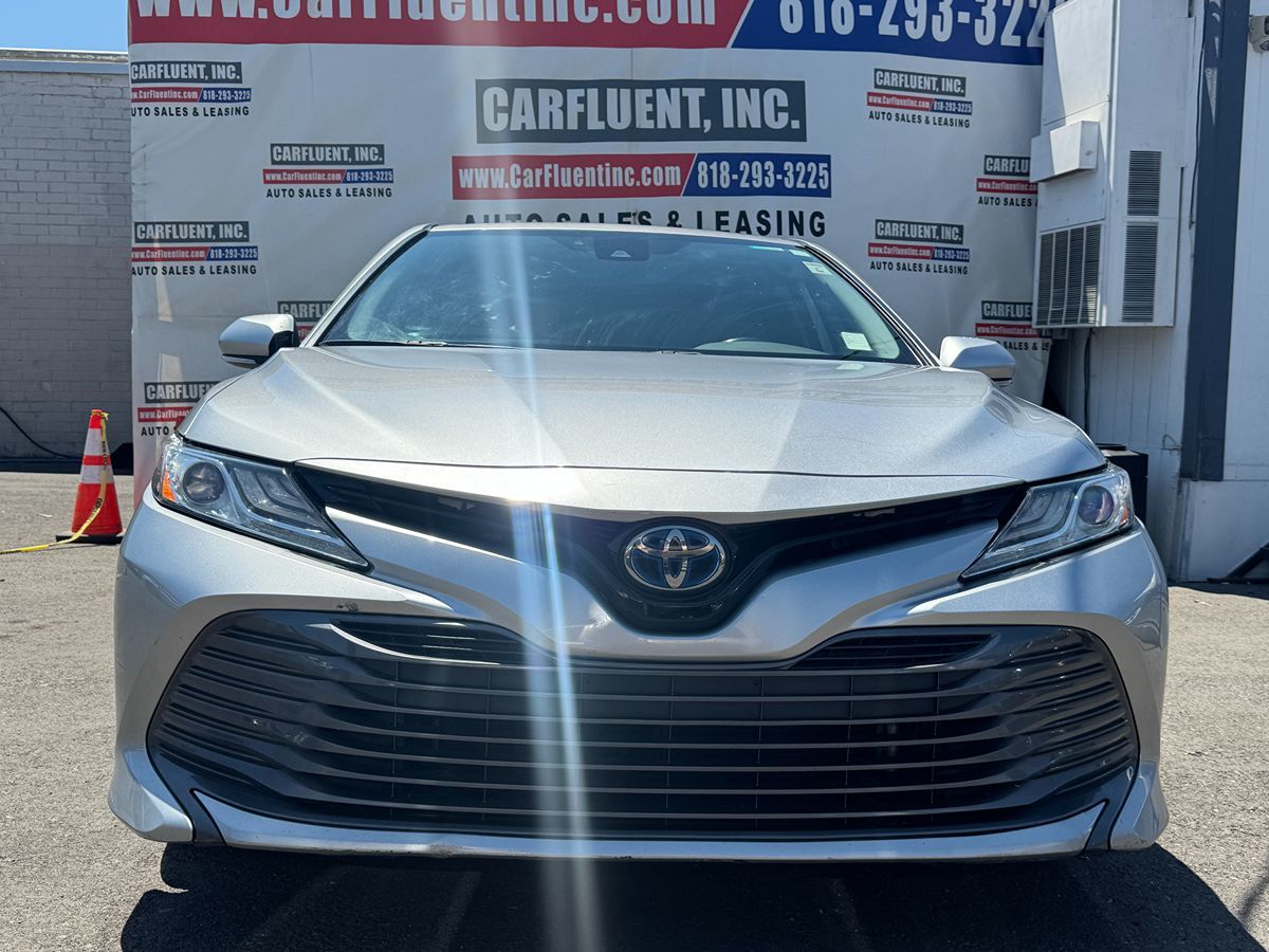 2020 Toyota Camry Hybrid XLE photo 2
