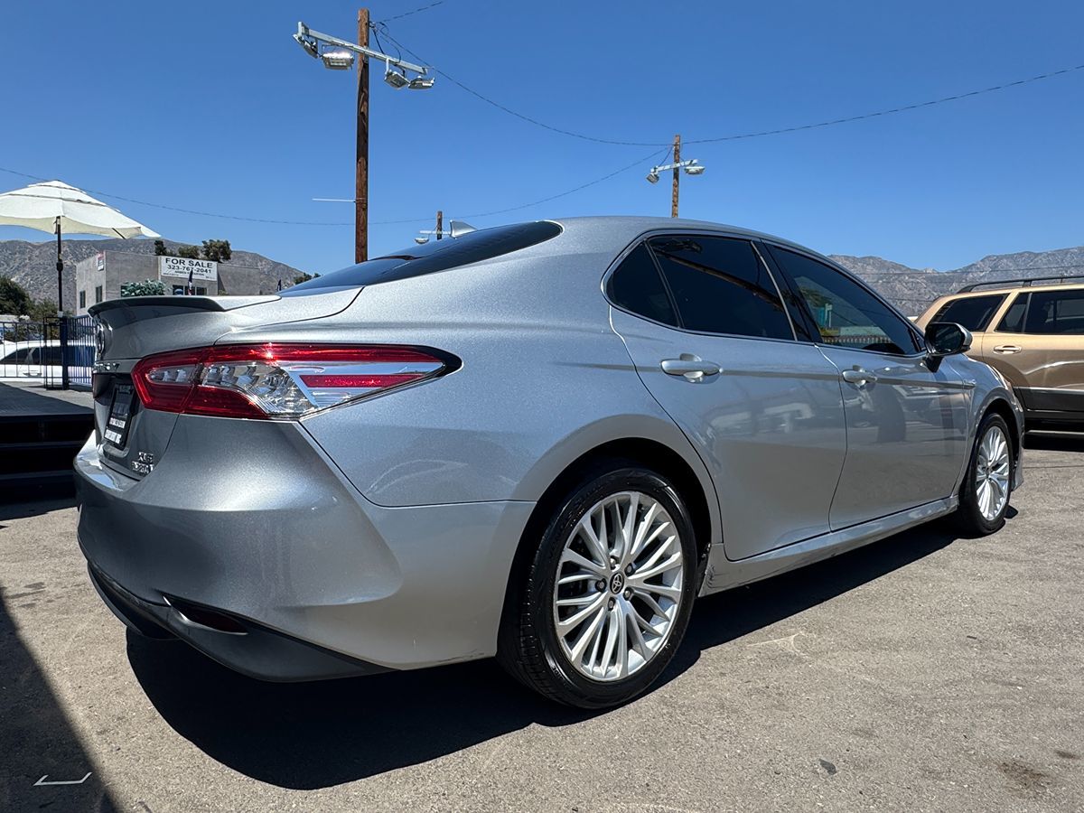 2020 Toyota Camry Hybrid XLE photo 7