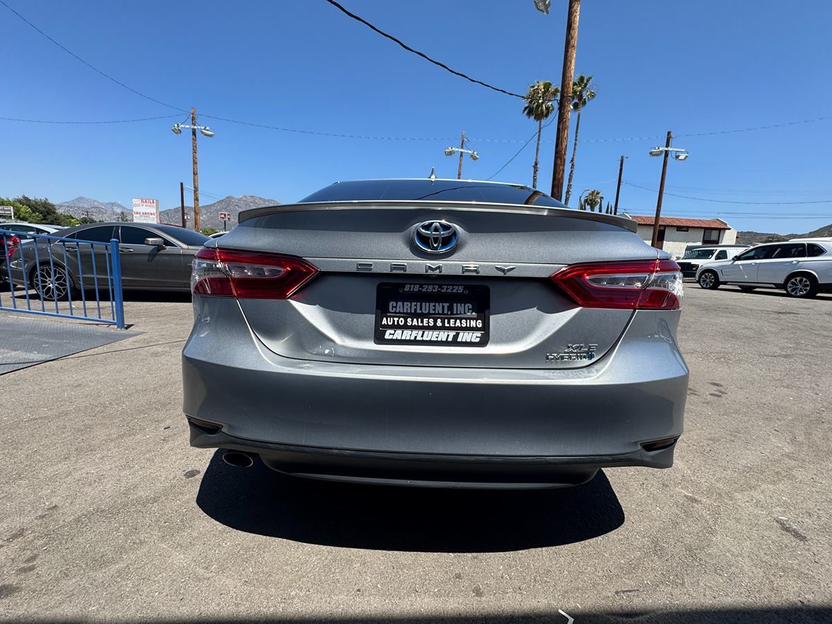 2020 Toyota Camry Hybrid XLE photo 8